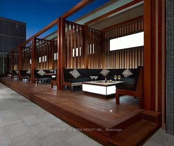 300 Front St W, #3401