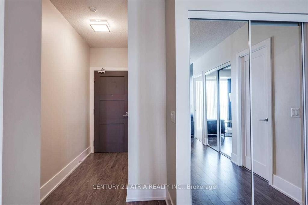 300 Front St W, #3401