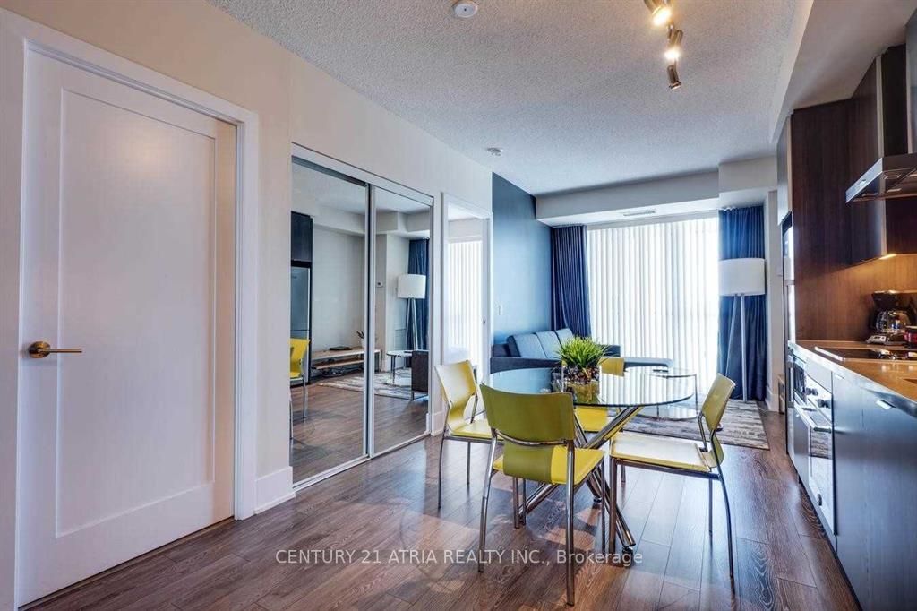 300 Front St W, #3401
