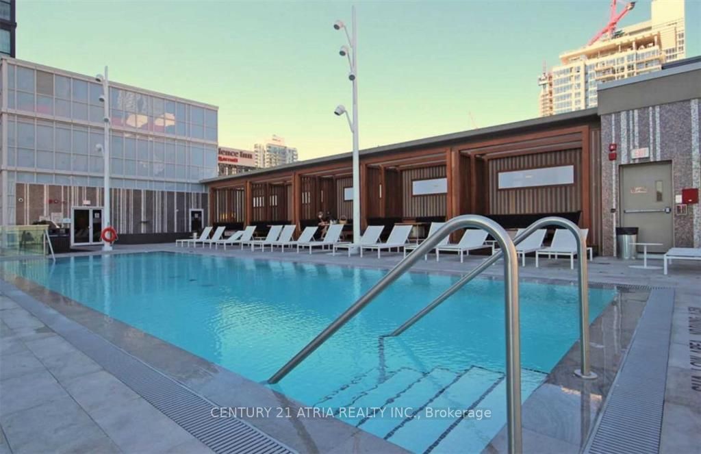 300 Front St W, #3401