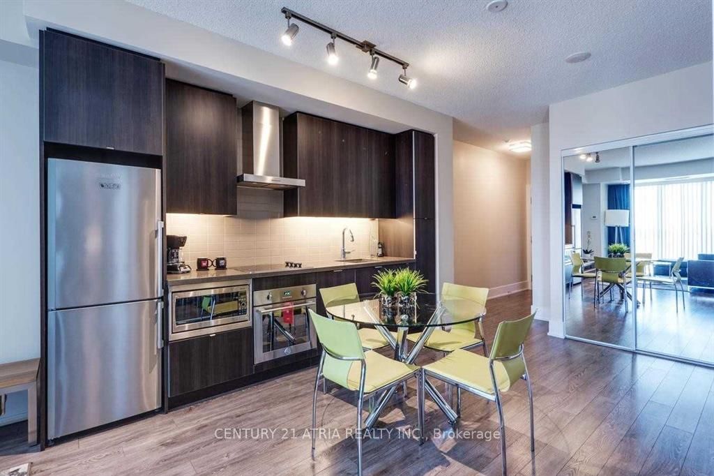 300 Front St W, #3401