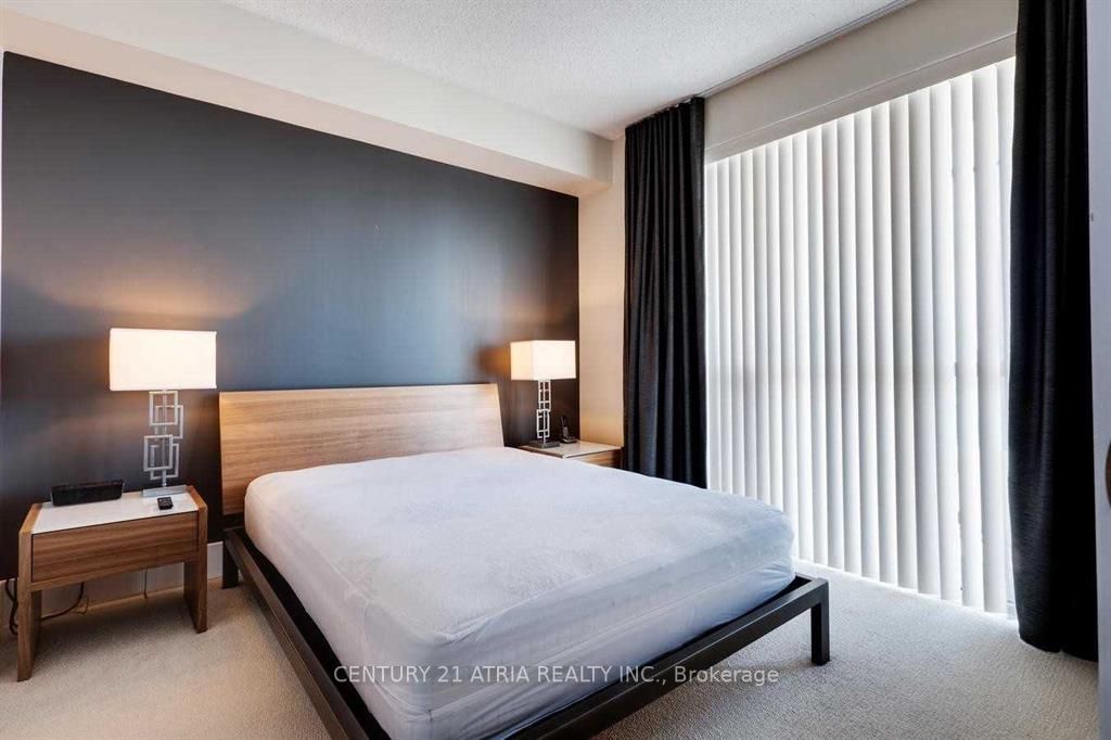 300 Front St W, #3401