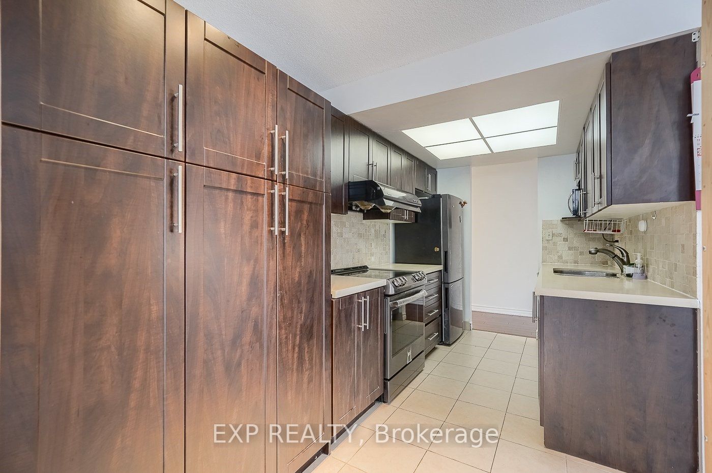 5785 Yonge Street, #209