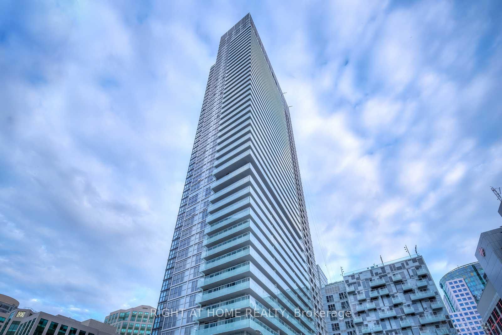 300 Front Street W #4202
