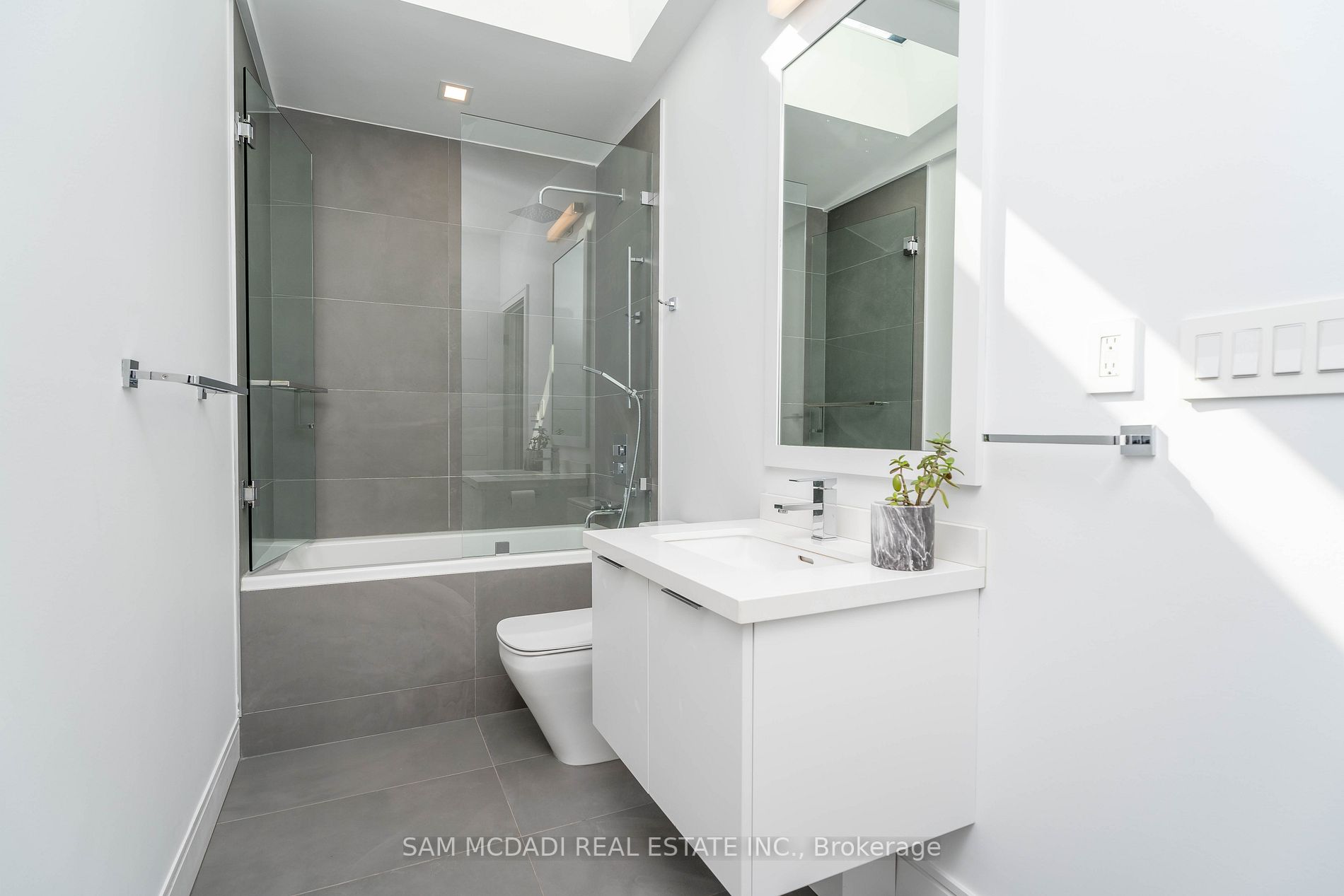 59 Lascelles Blvd