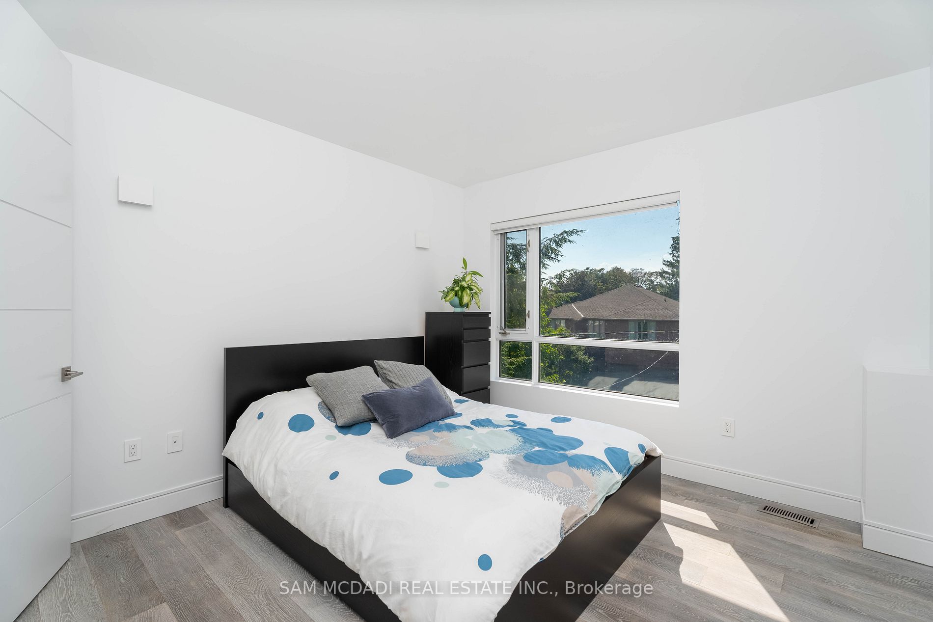 59 Lascelles Blvd