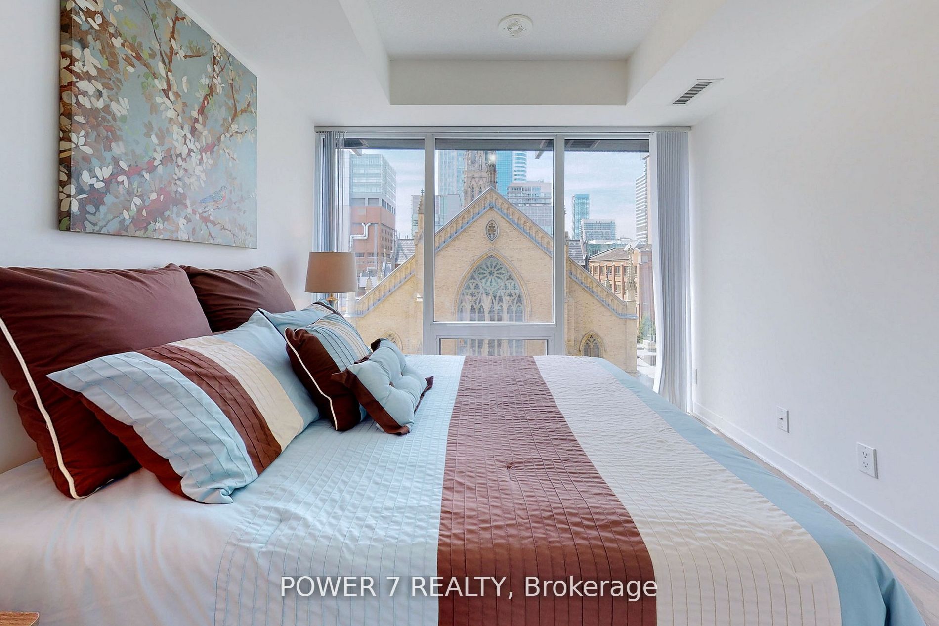 60 Shuter St, #607