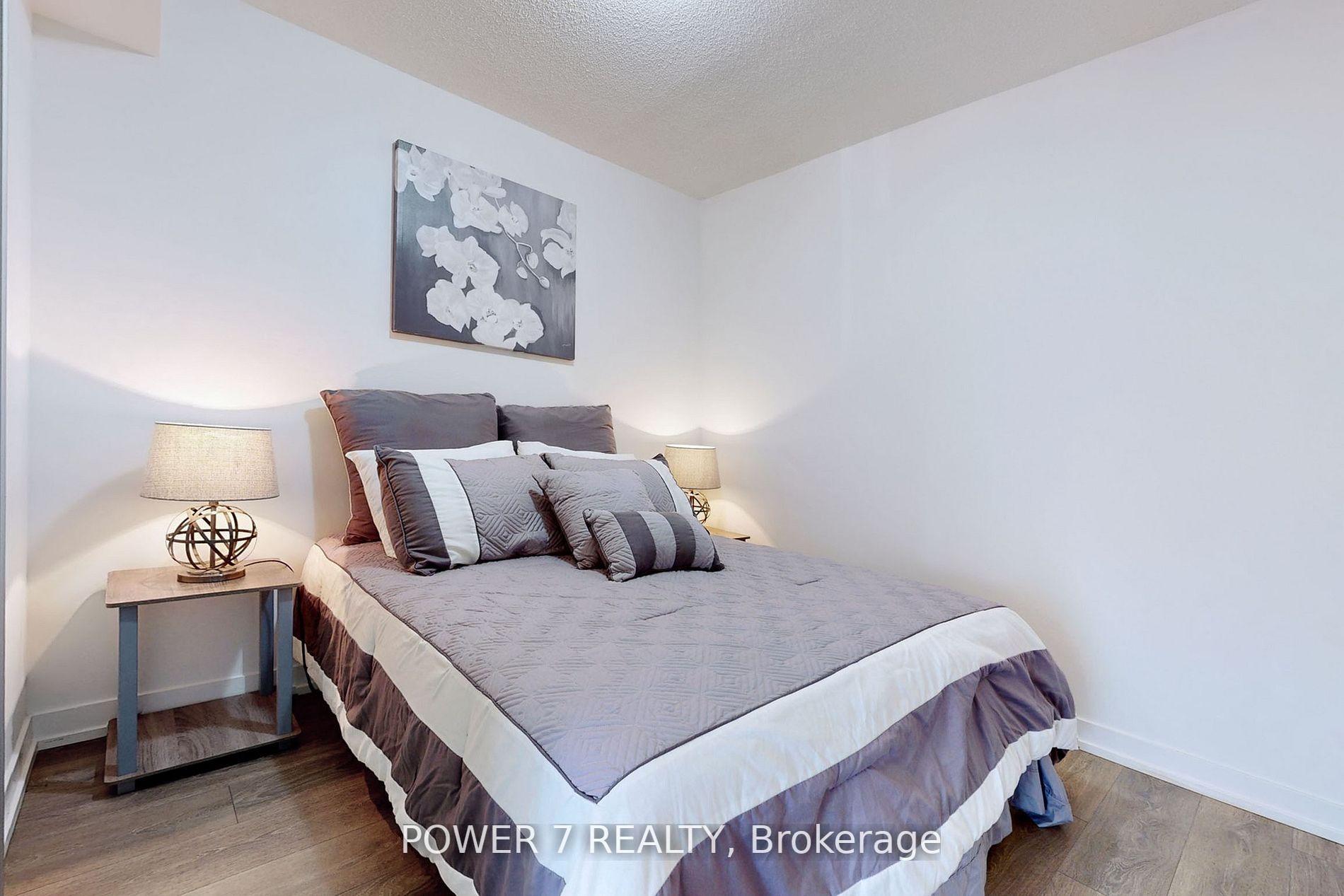 60 Shuter St, #607