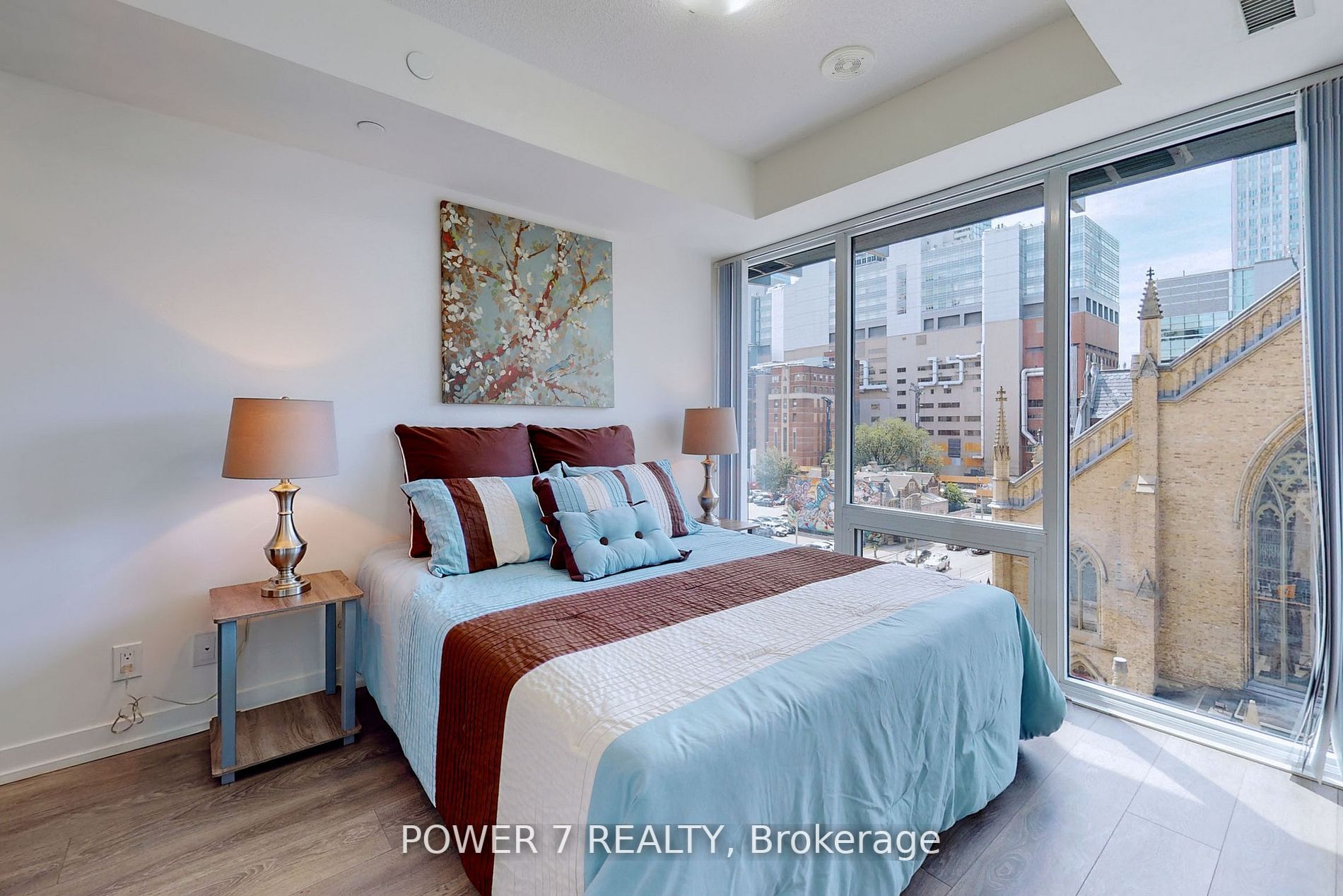 60 Shuter St, #607