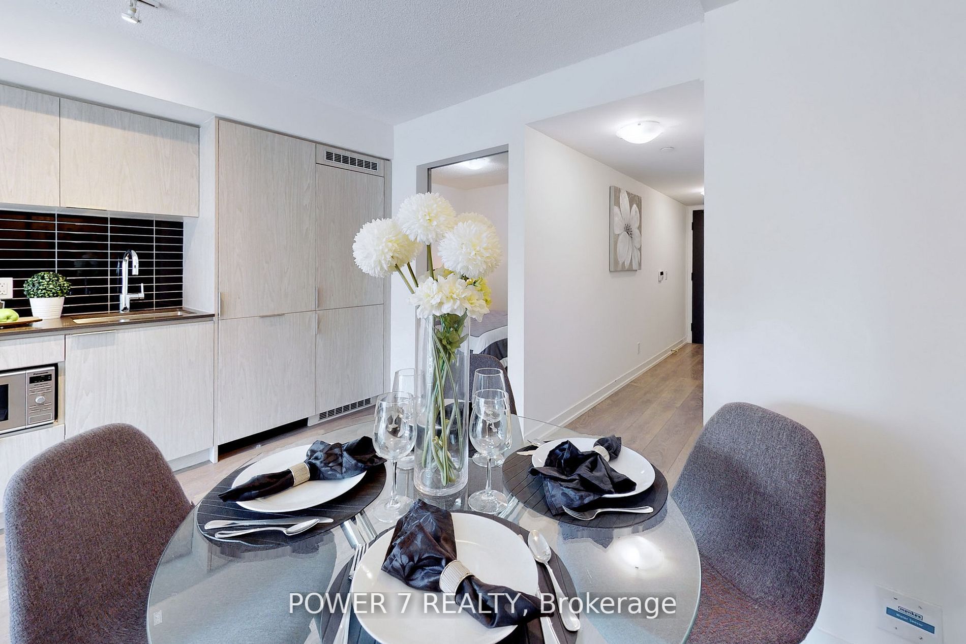 60 Shuter St, #607