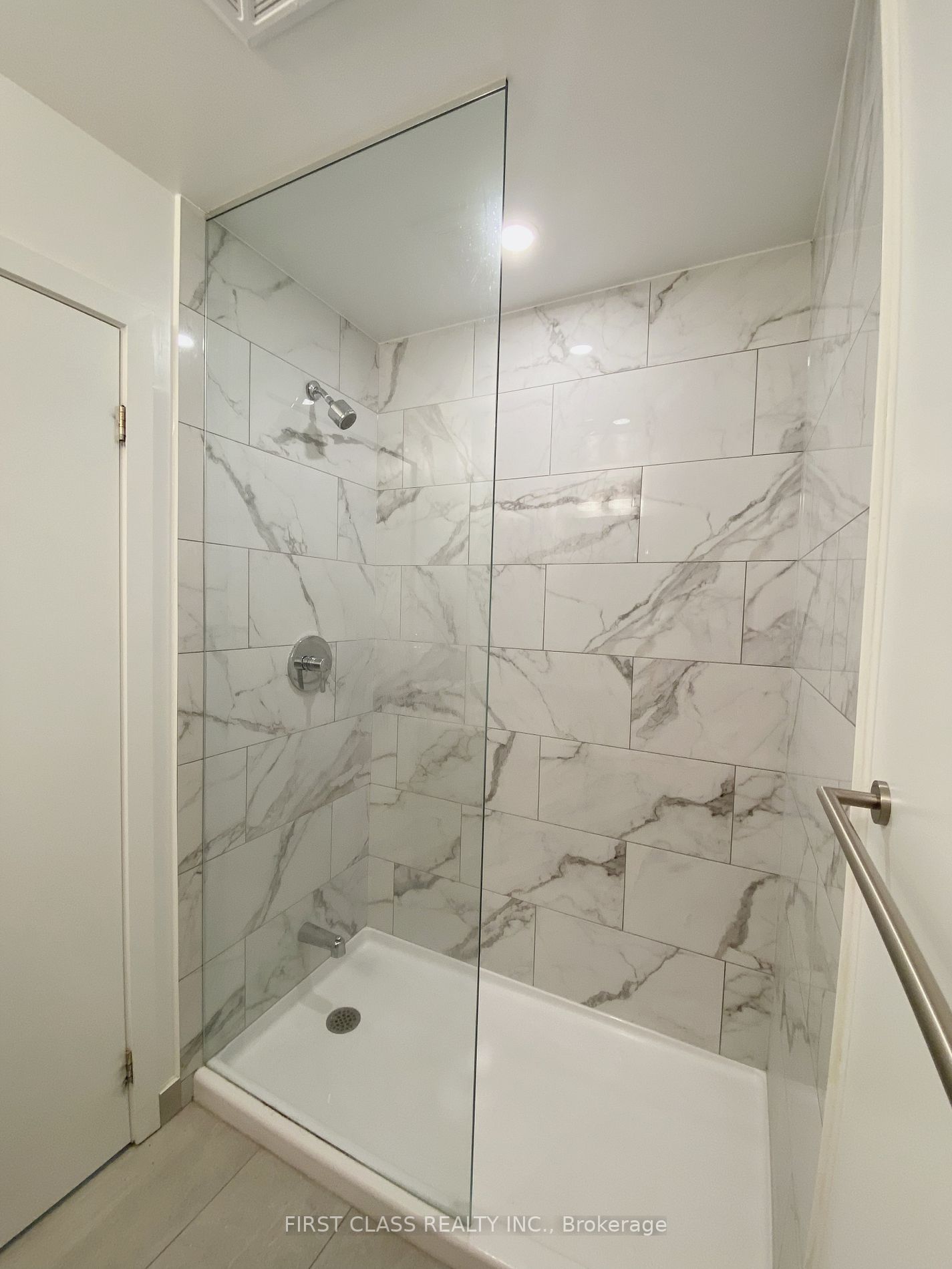 32 Forest Manor Rd, #206