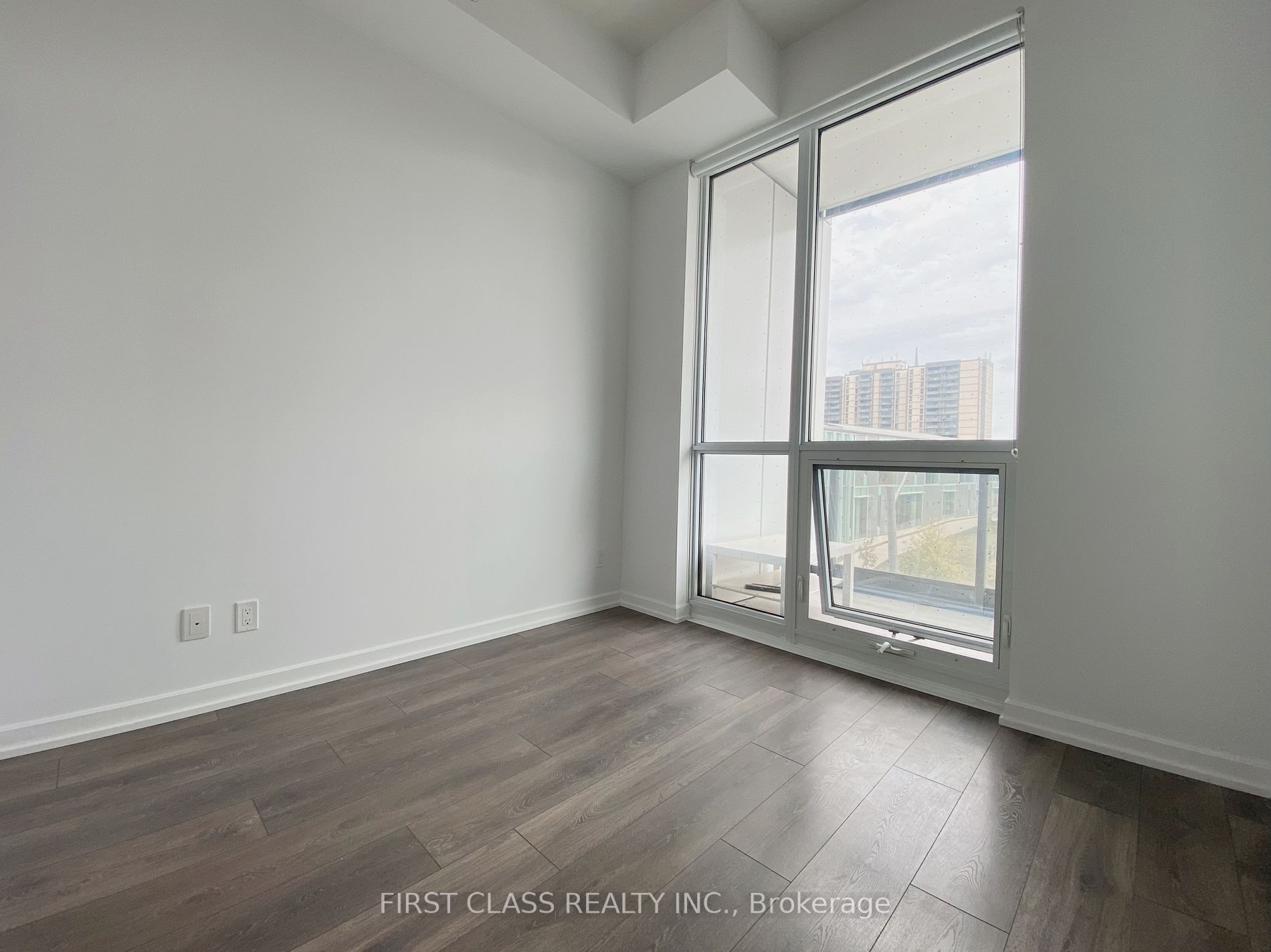 32 Forest Manor Rd, #206