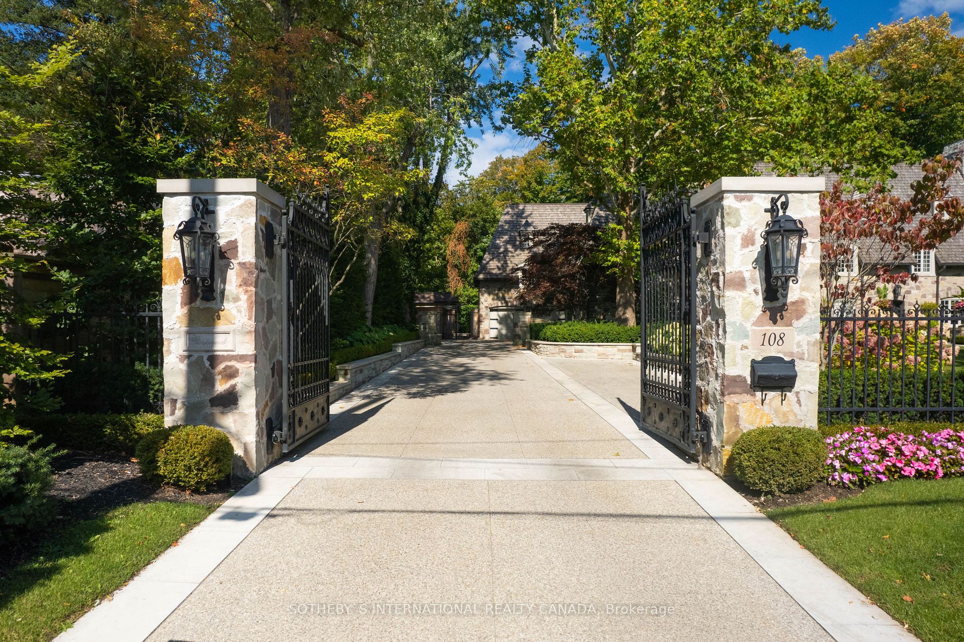 108 Sandringham Dr