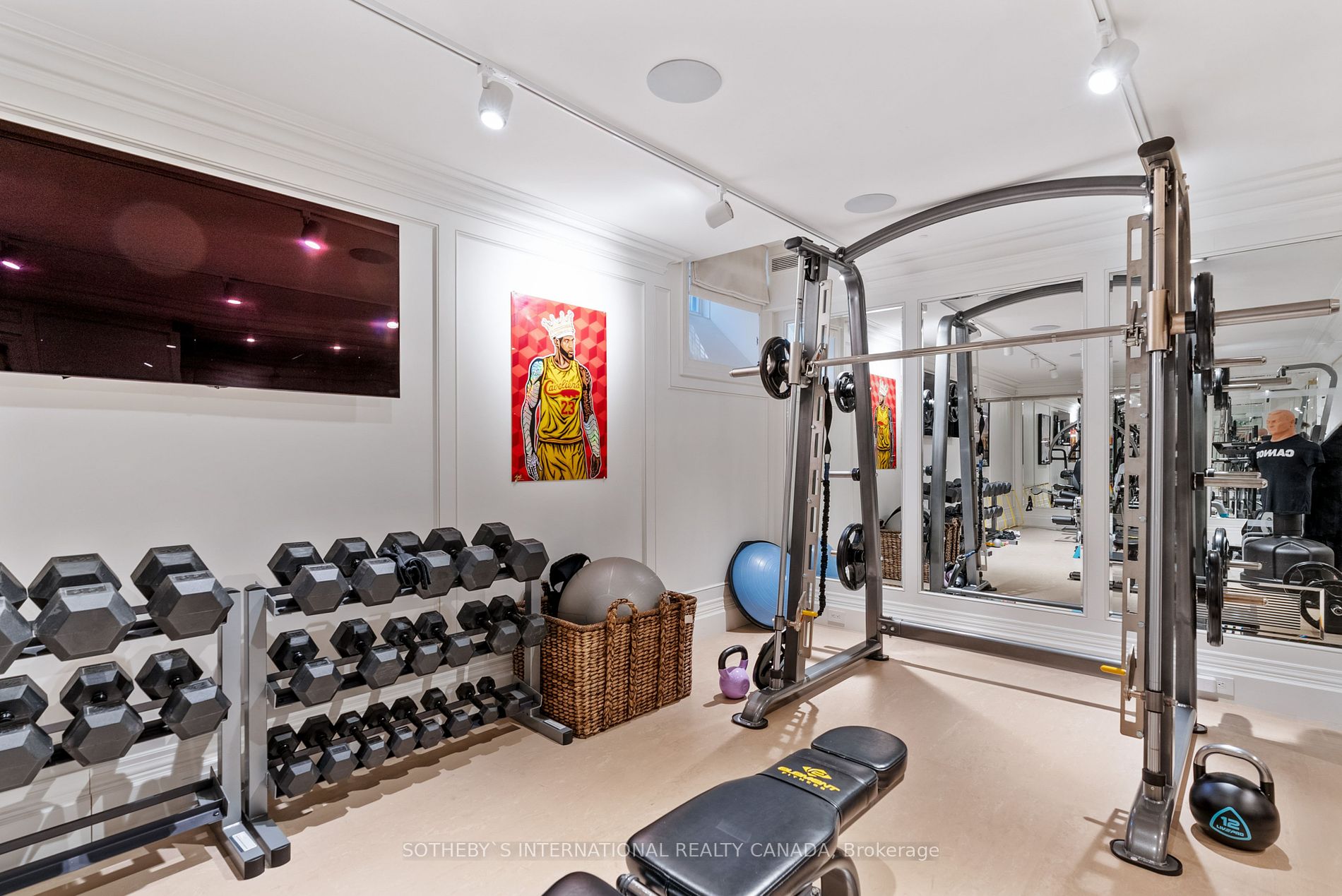 108 Sandringham Dr