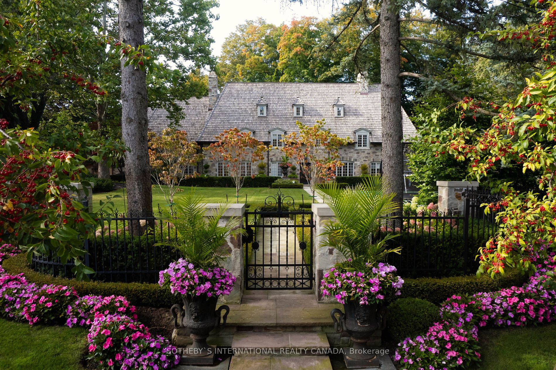108 Sandringham Dr