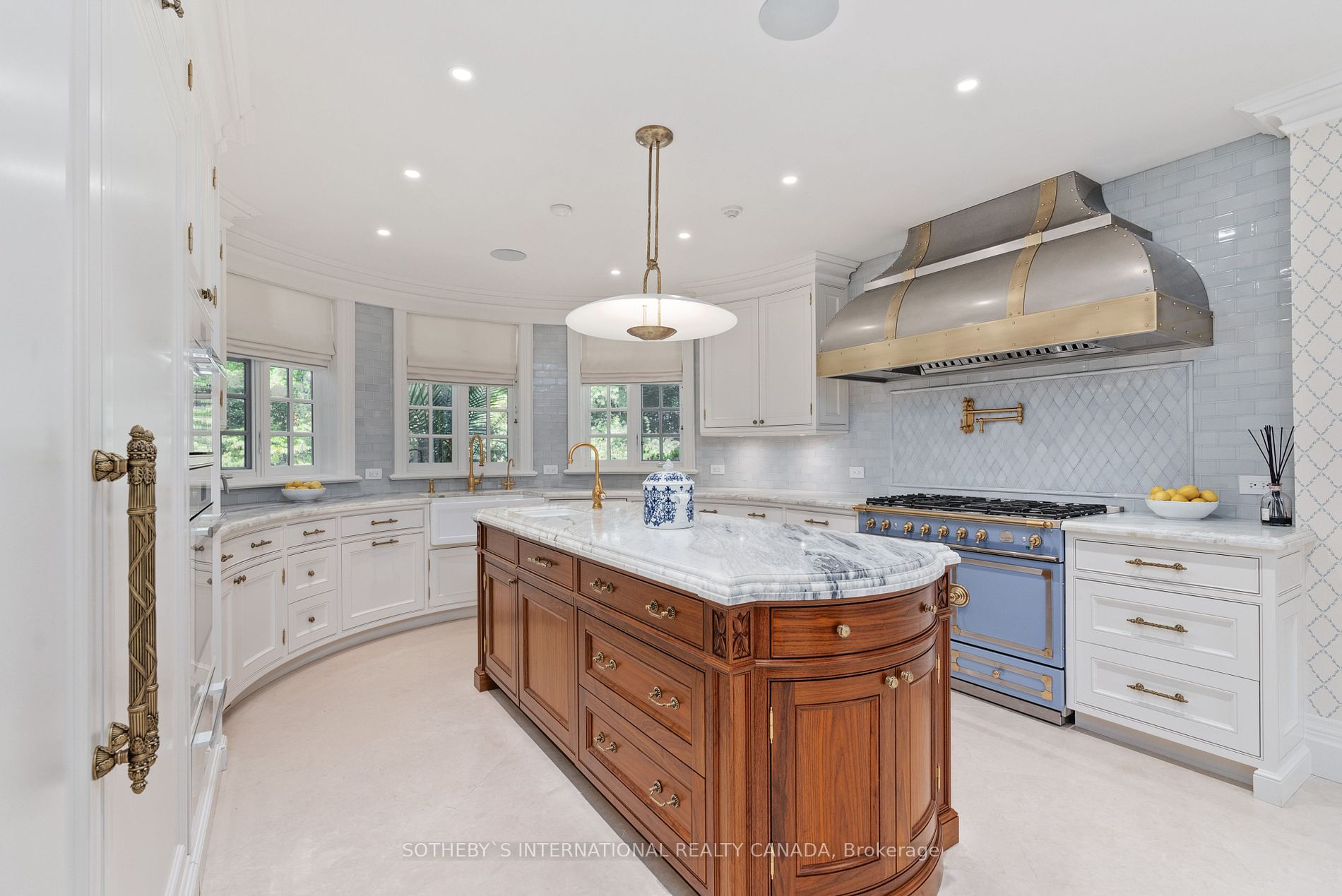 108 Sandringham Dr