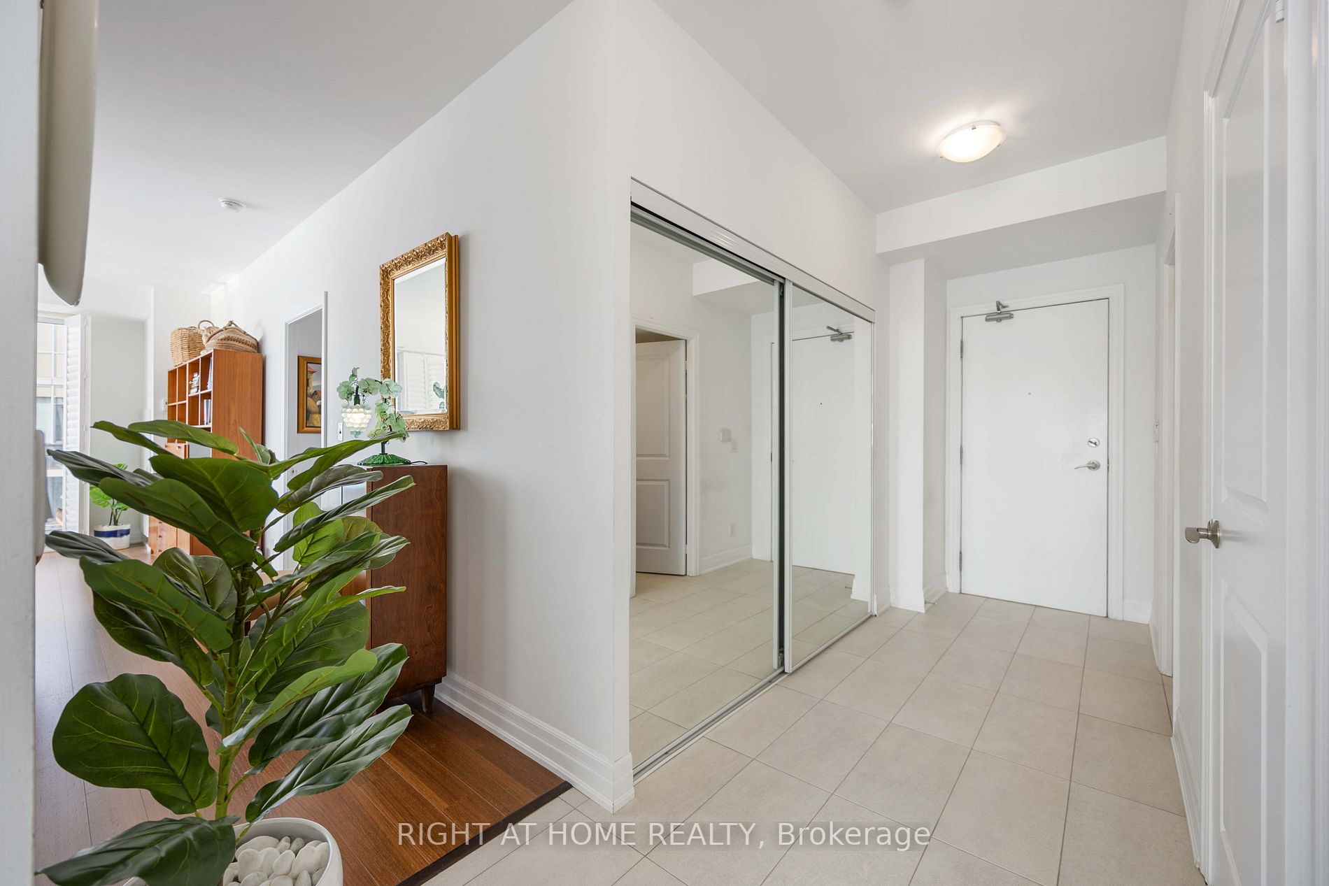 500 St Clair Ave W, #1901