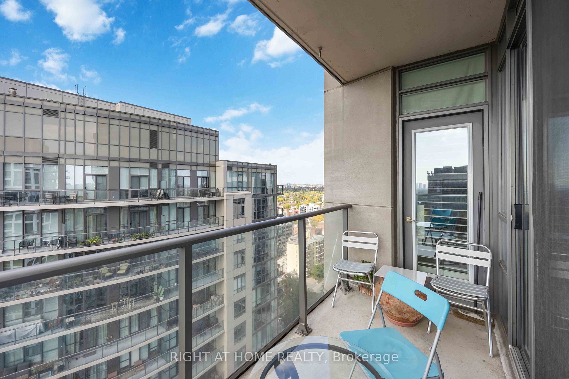 500 St Clair Ave W, #1901