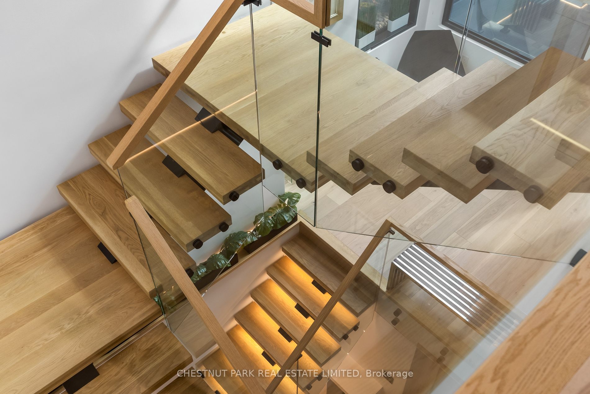 4 Douglas Cres