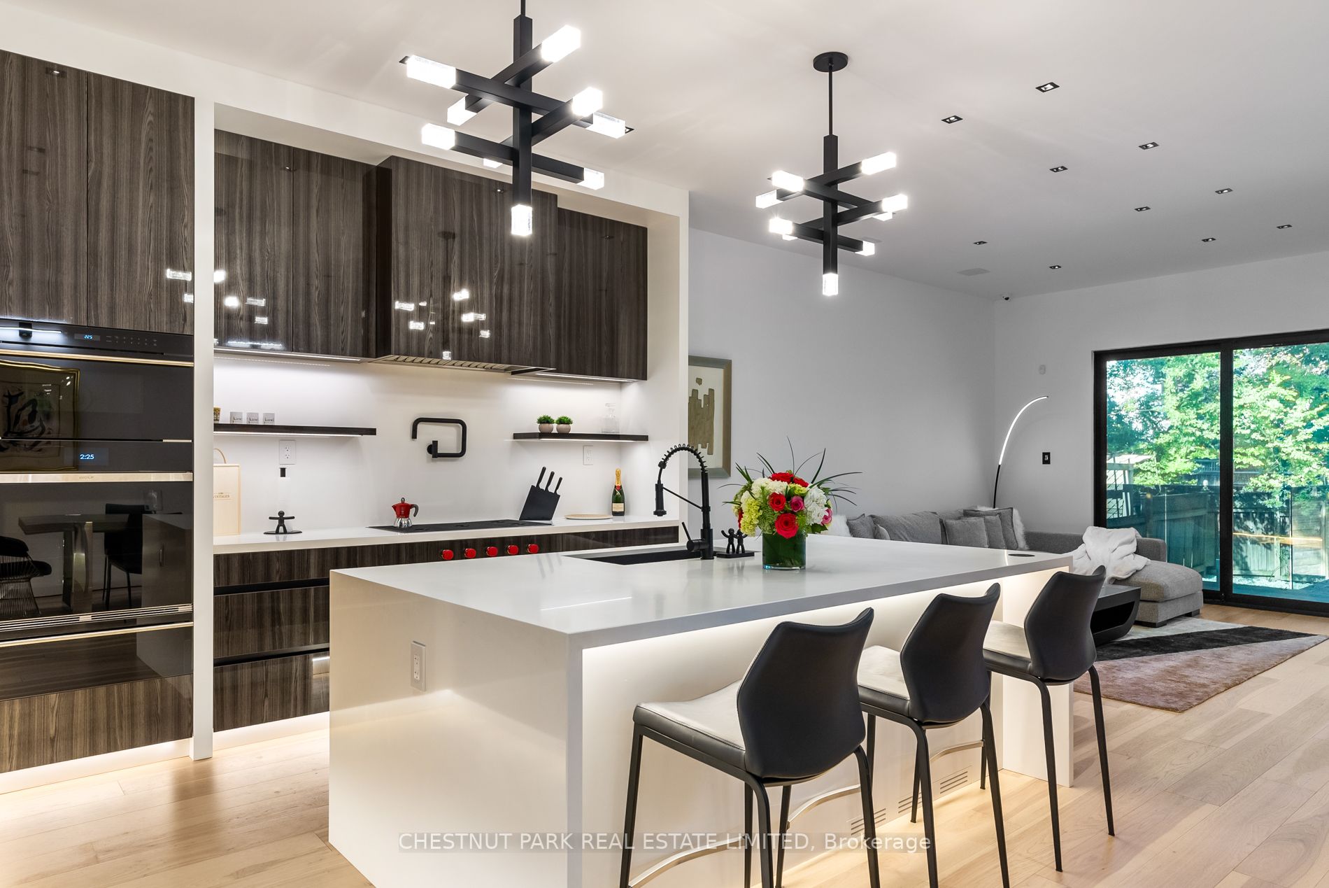 4 Douglas Cres