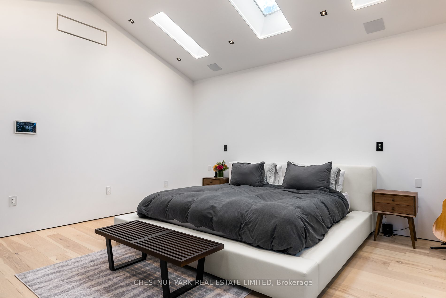 4 Douglas Cres
