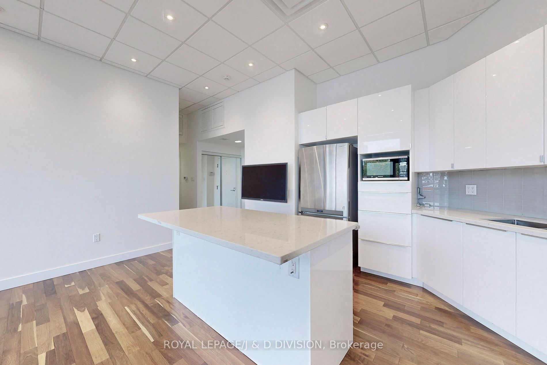 401 Queens Quay W, #103