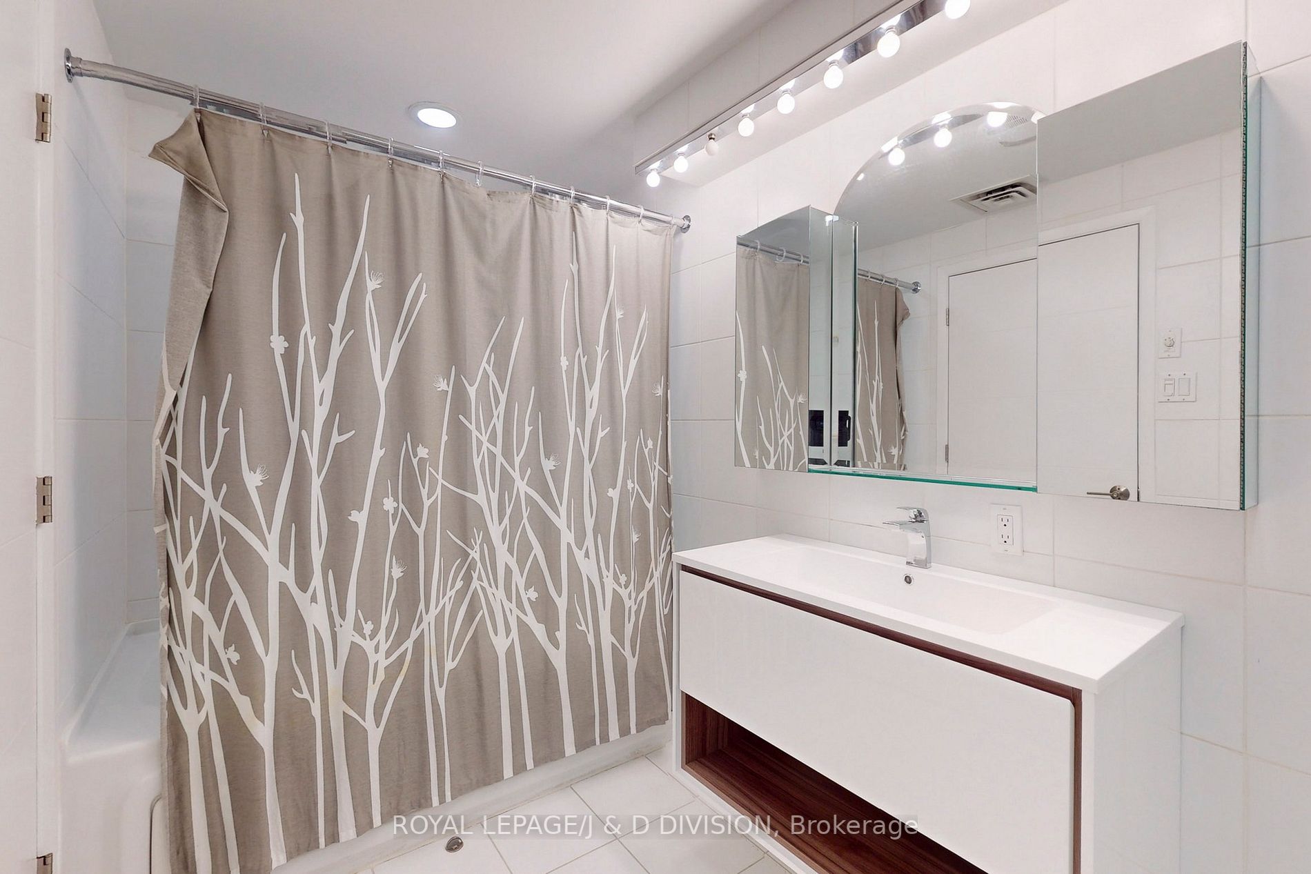 401 Queens Quay W, #103