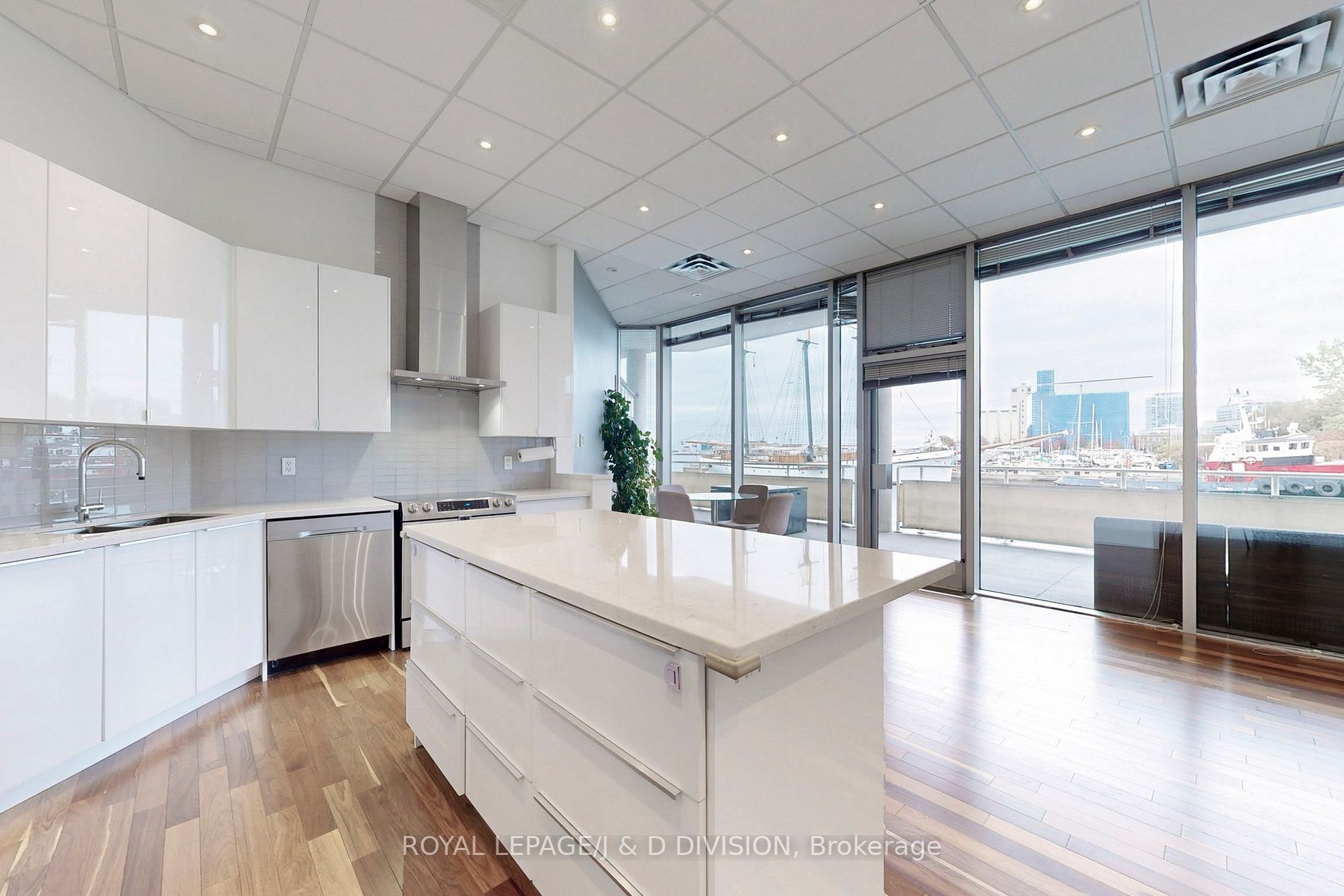 401 Queens Quay W, #103