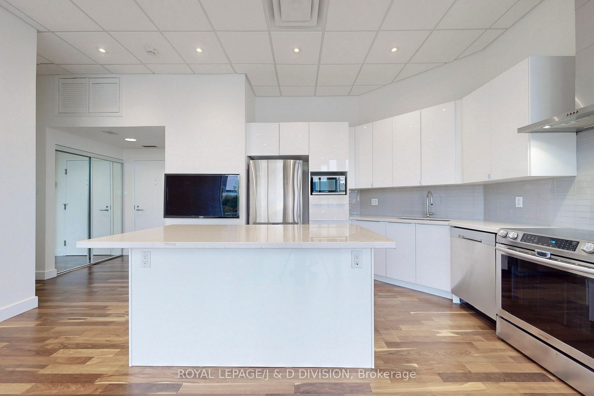 401 Queens Quay W, #103