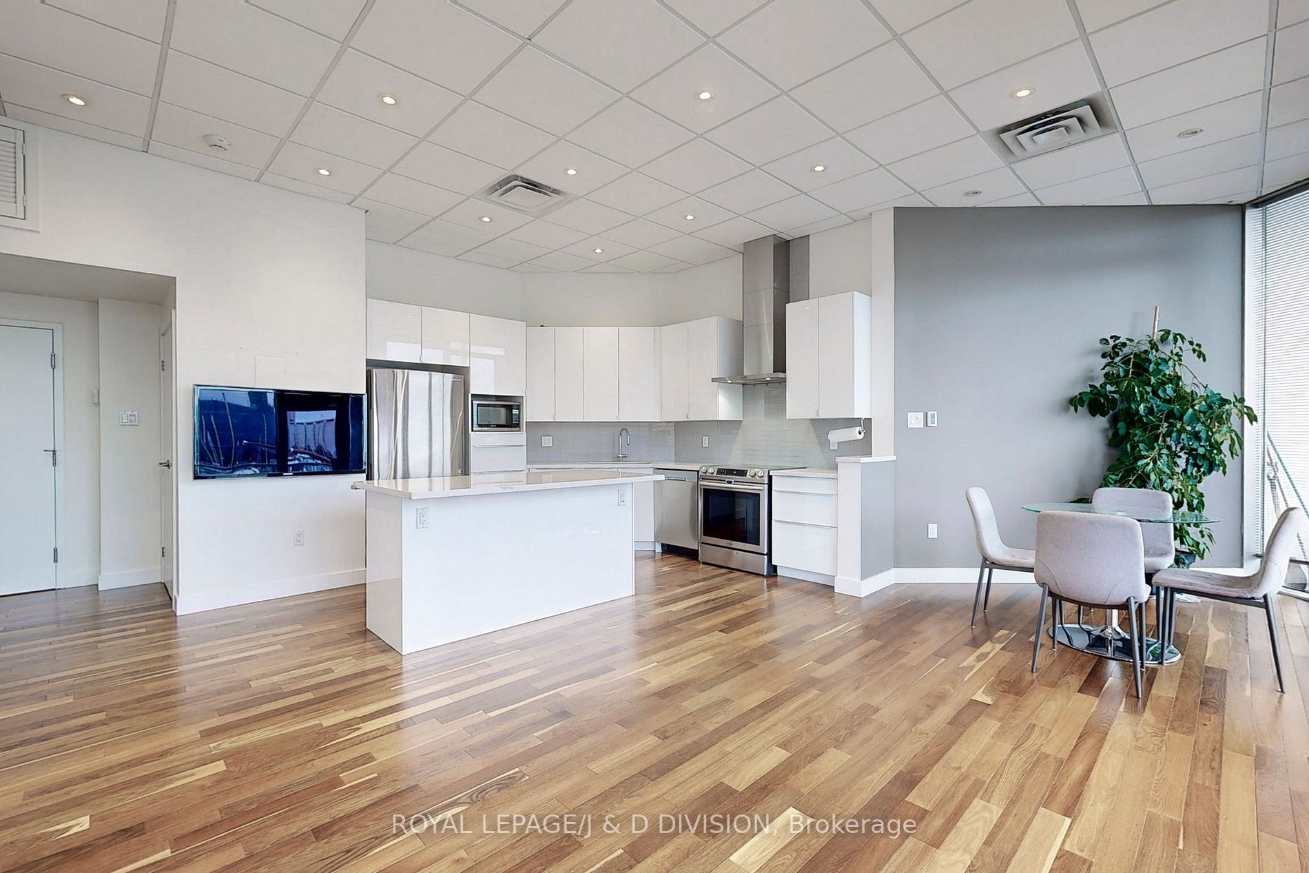 401 Queens Quay W, #103