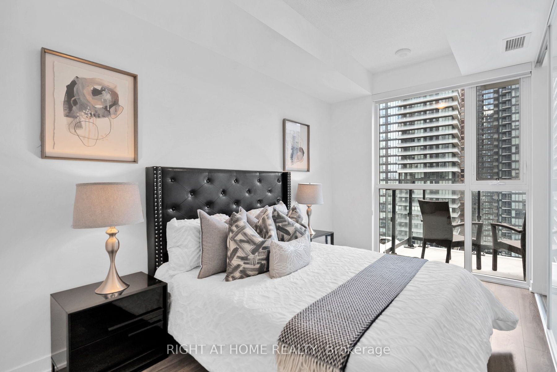 87 Peter St, #2816