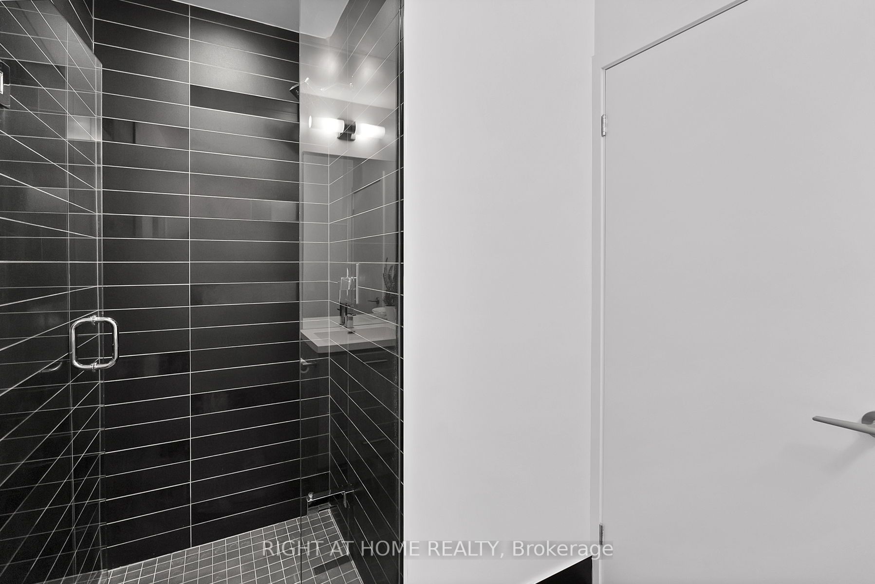 87 Peter St, #2816
