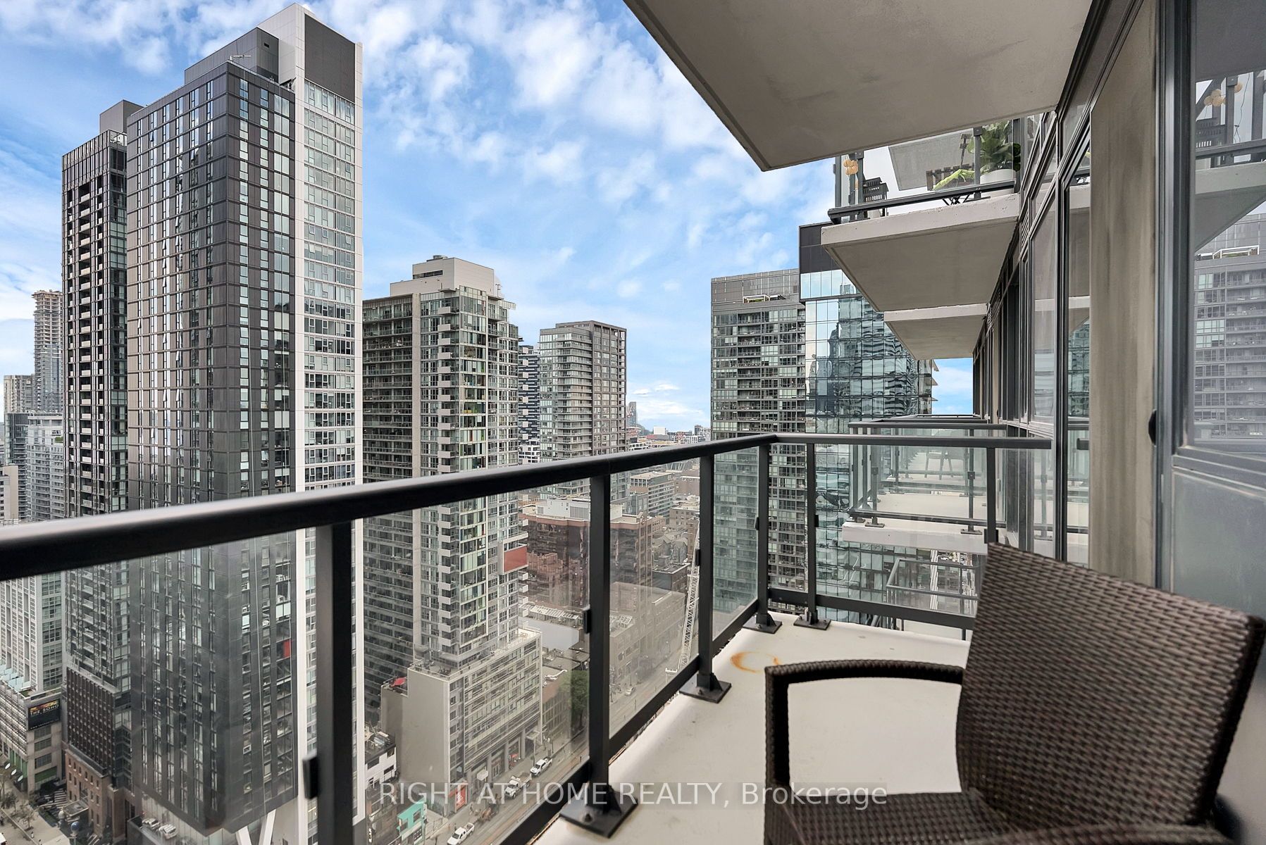 87 Peter St, #2816