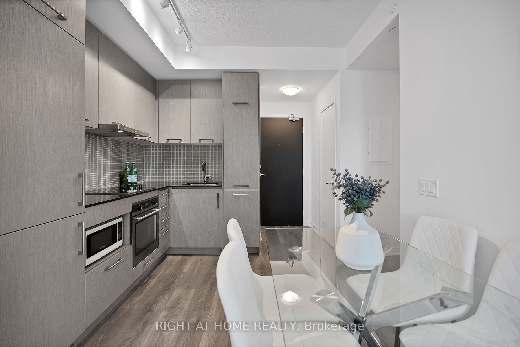 87 Peter St, #2816