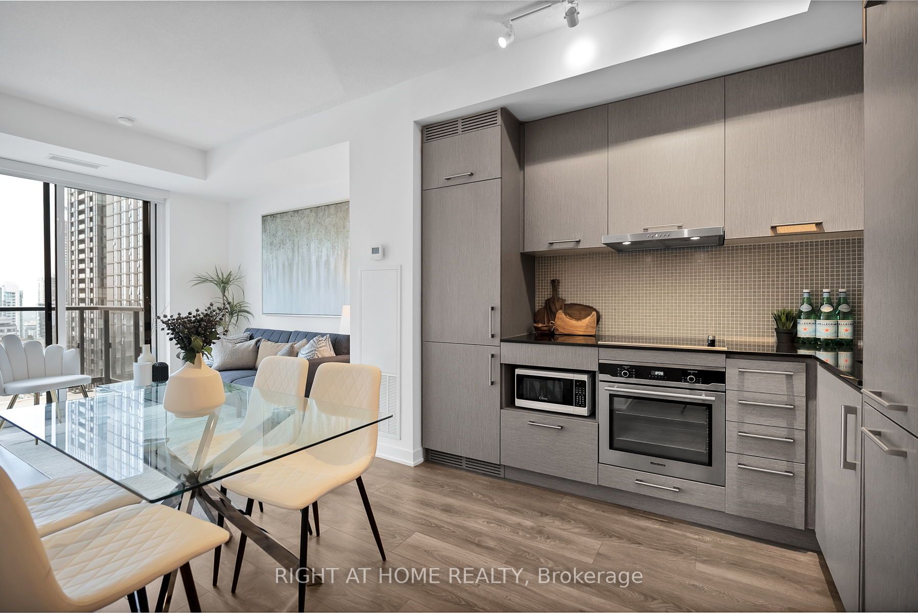 87 Peter St, #2816