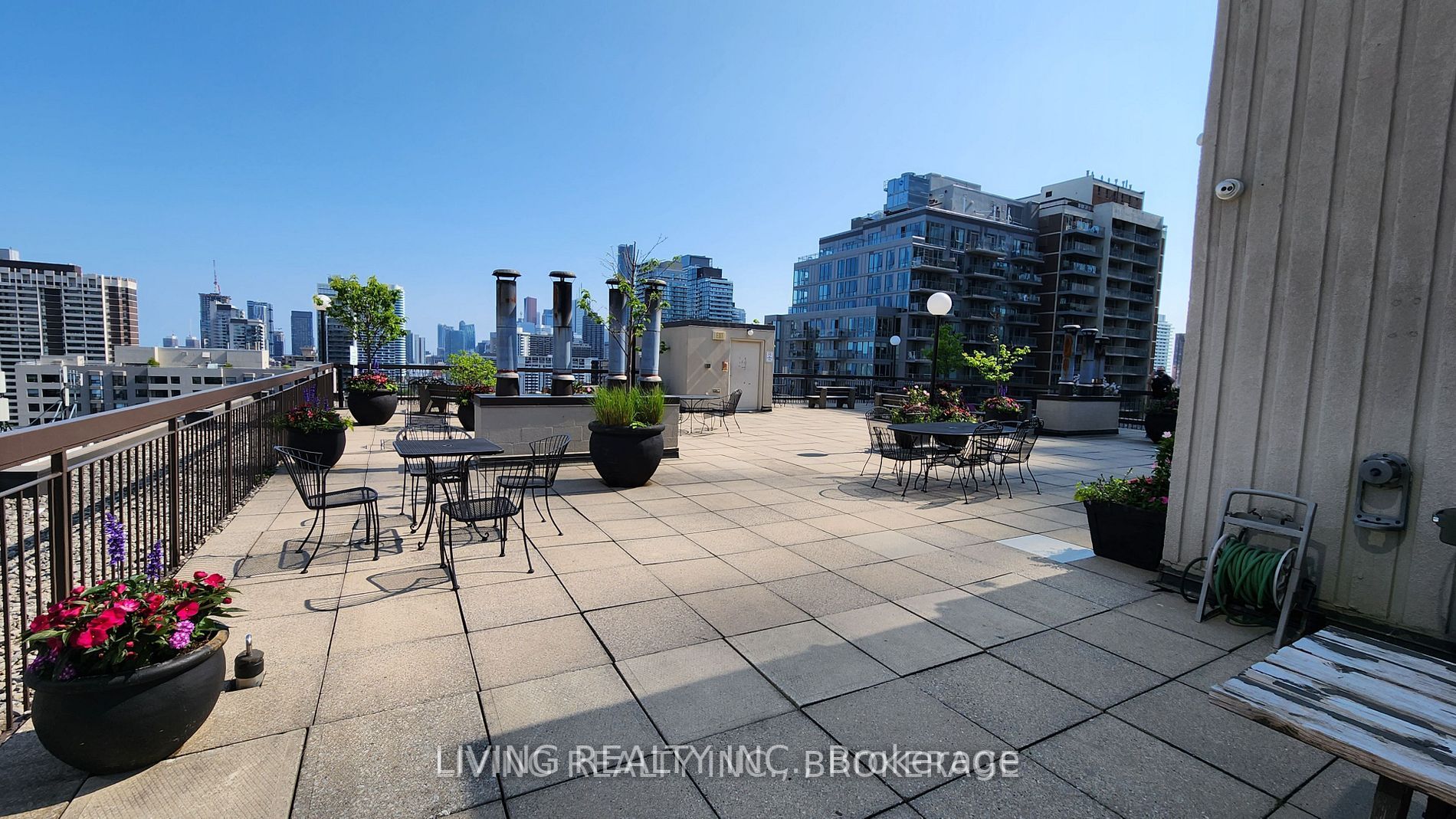 71 Charles St E, #1204