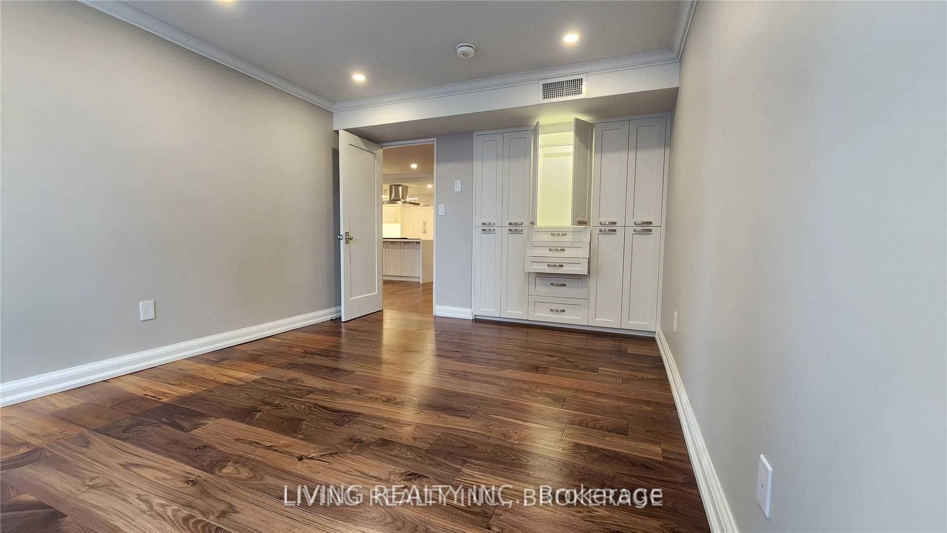 71 Charles St E, #1204