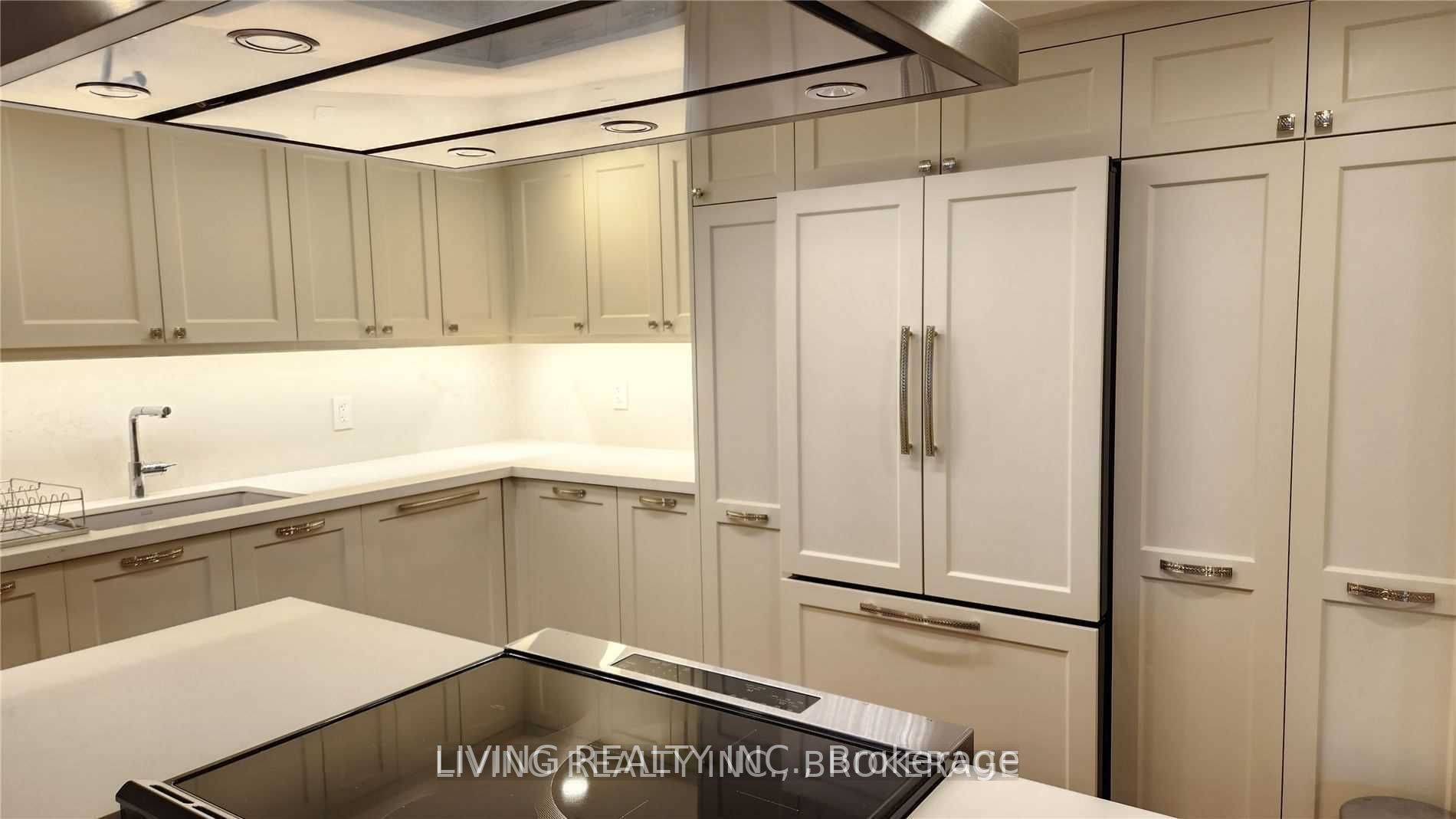 71 Charles St E, #1204