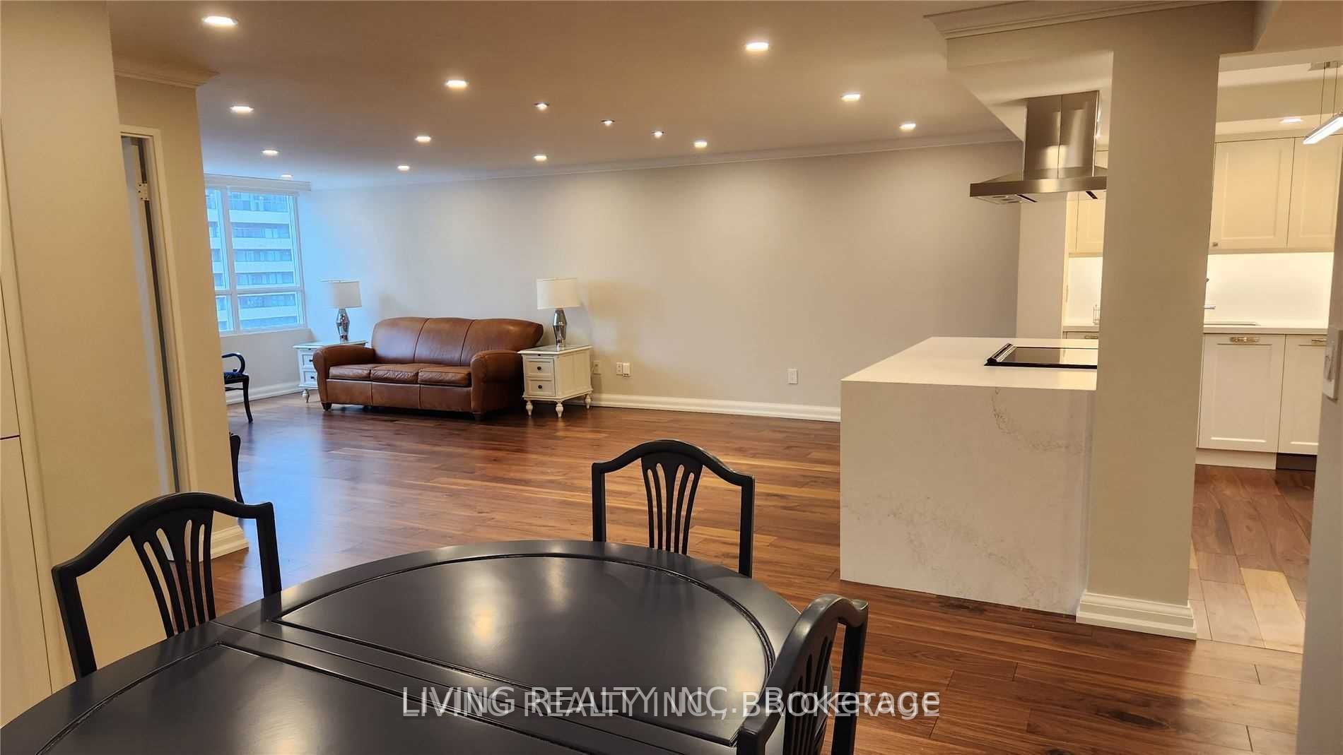 71 Charles St E, #1204