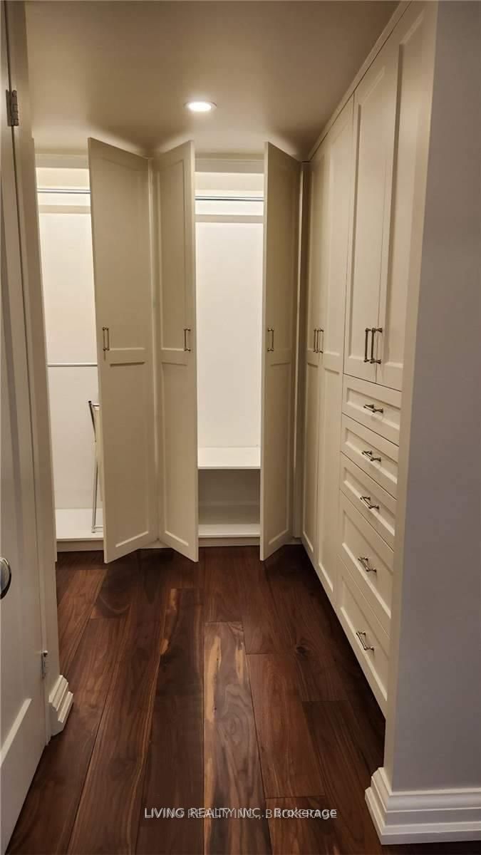 71 Charles St E, #1204