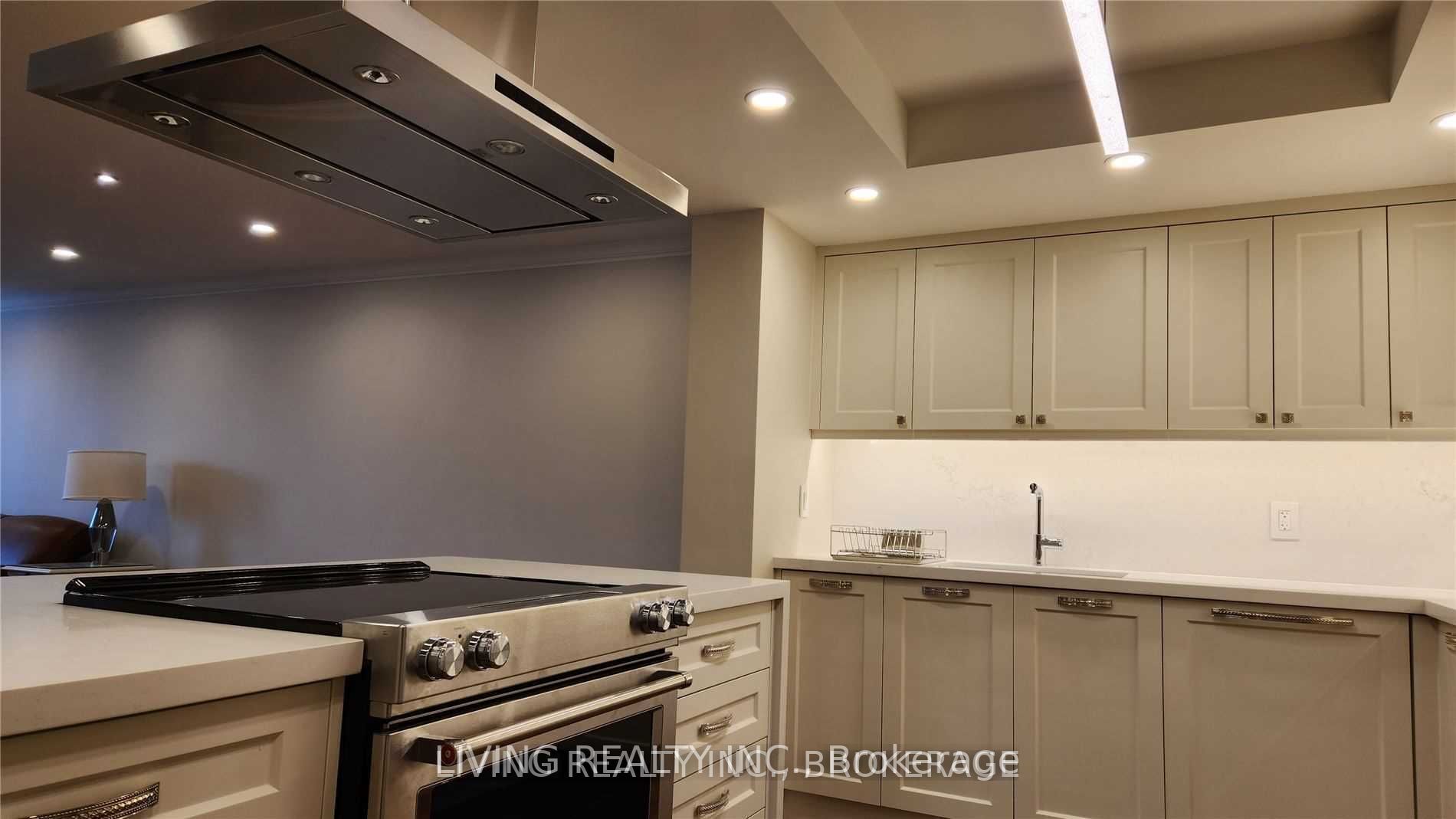 71 Charles St E, #1204