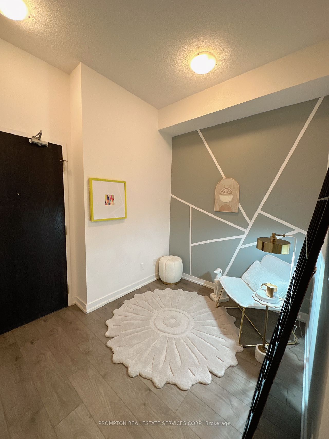 297 College St, #503