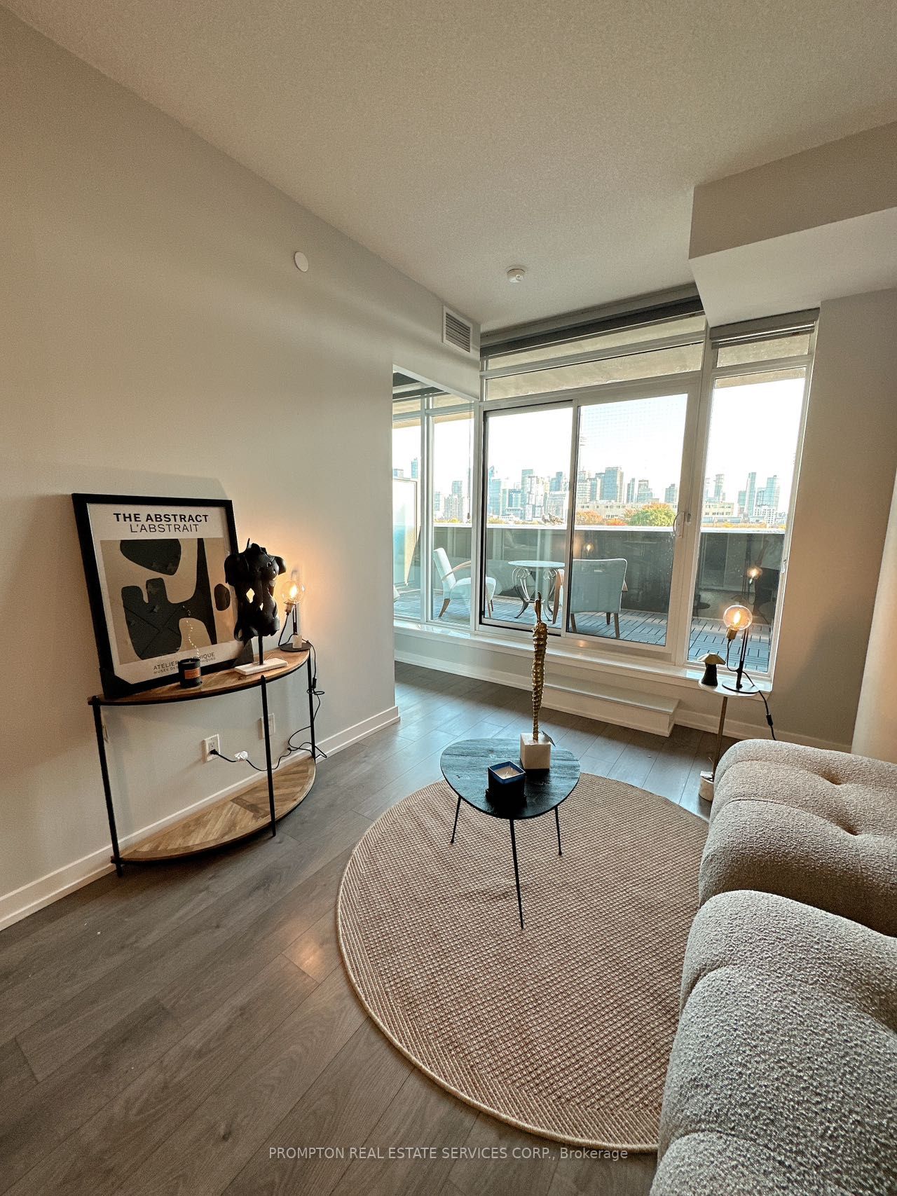 297 College St, #503