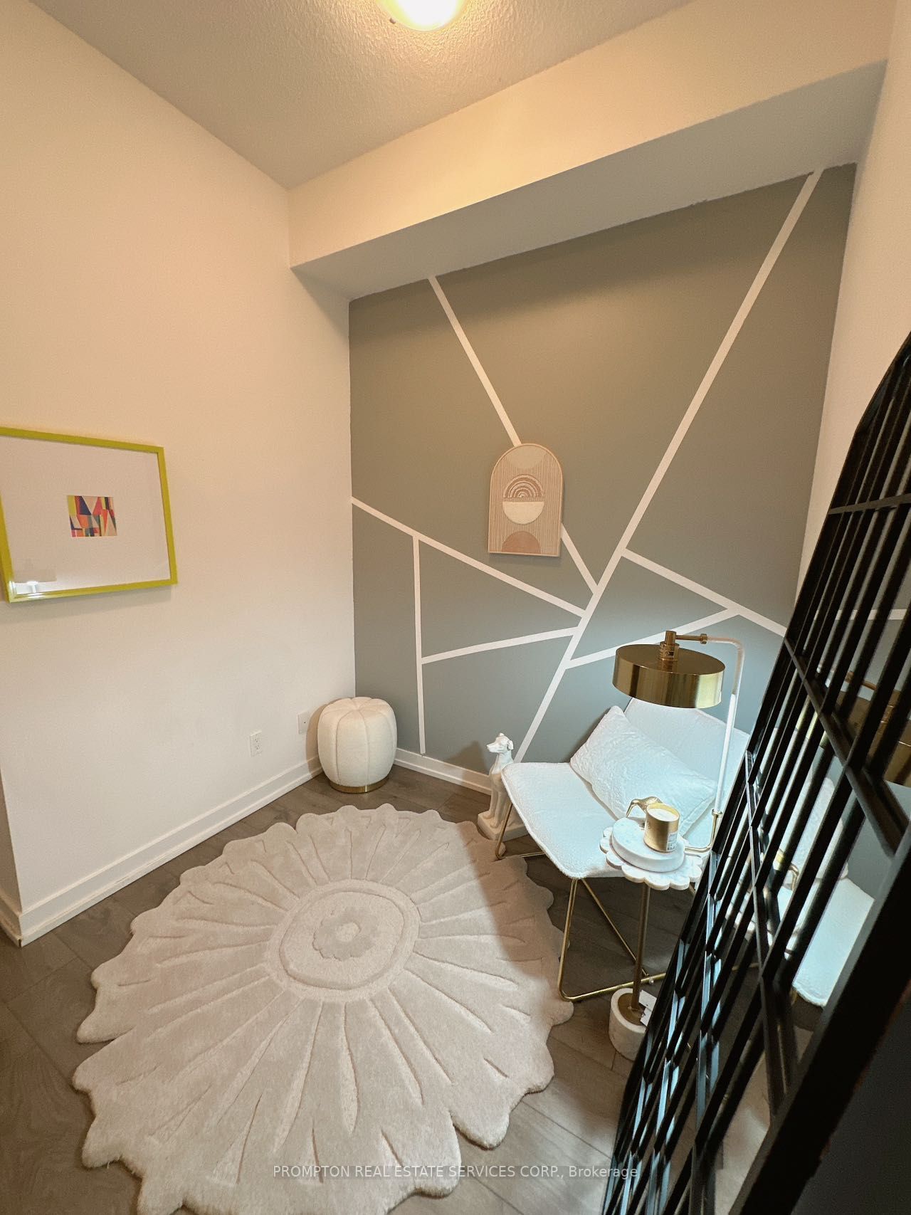 297 College St, #503