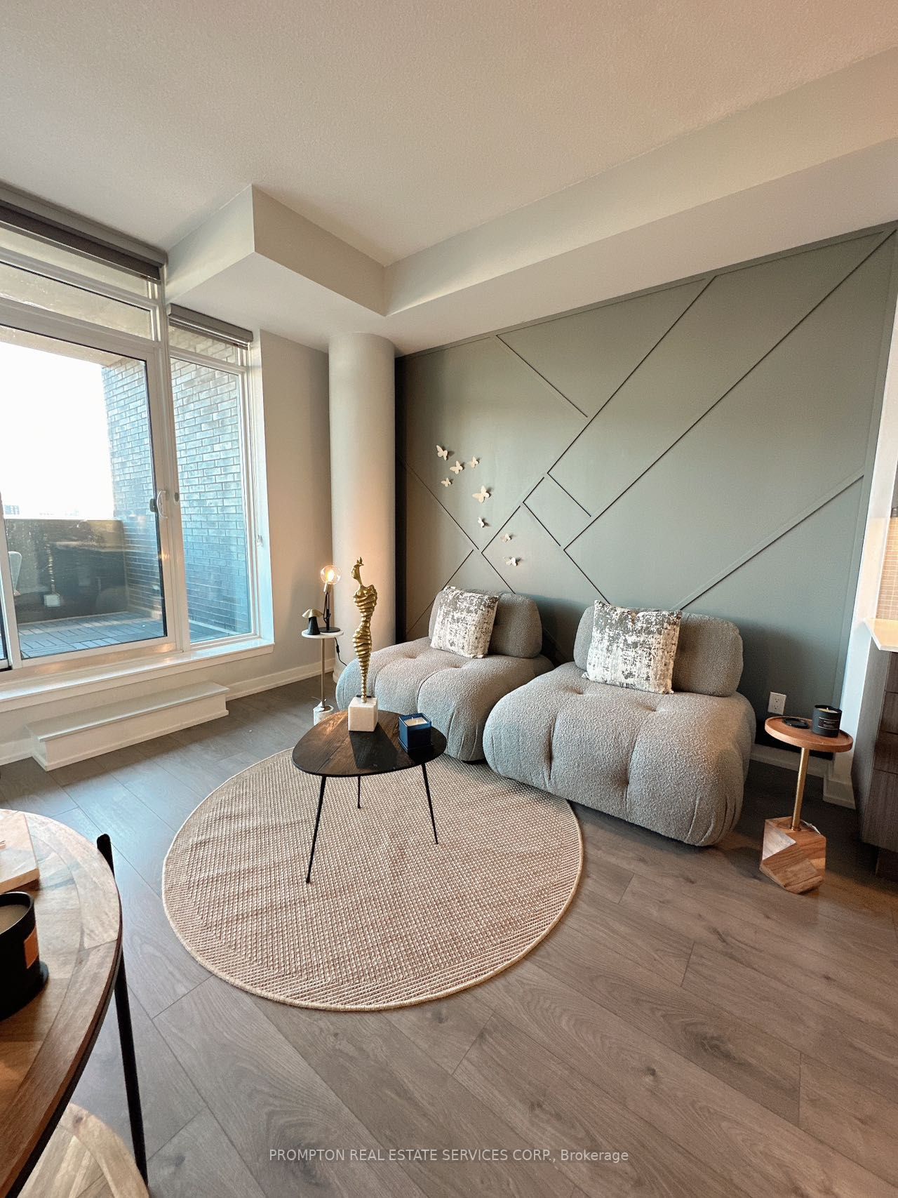 297 College St, #503
