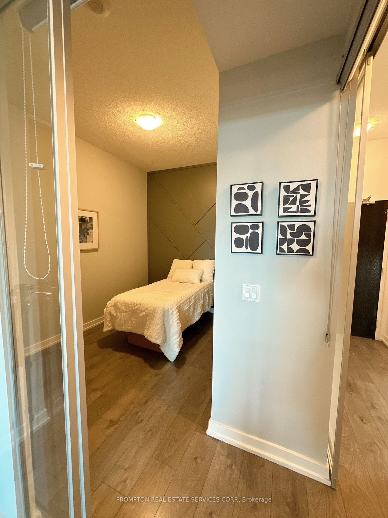 297 College St, #503