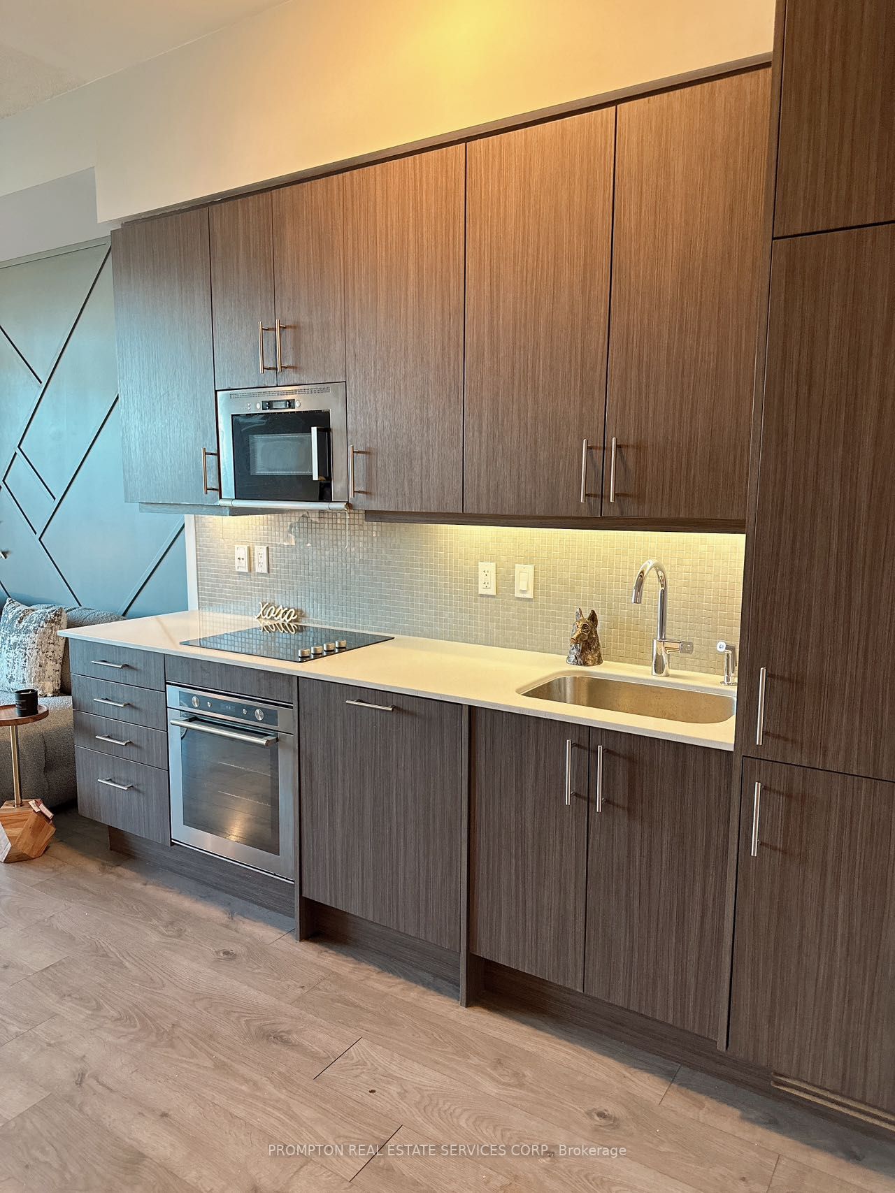 297 College St, #503
