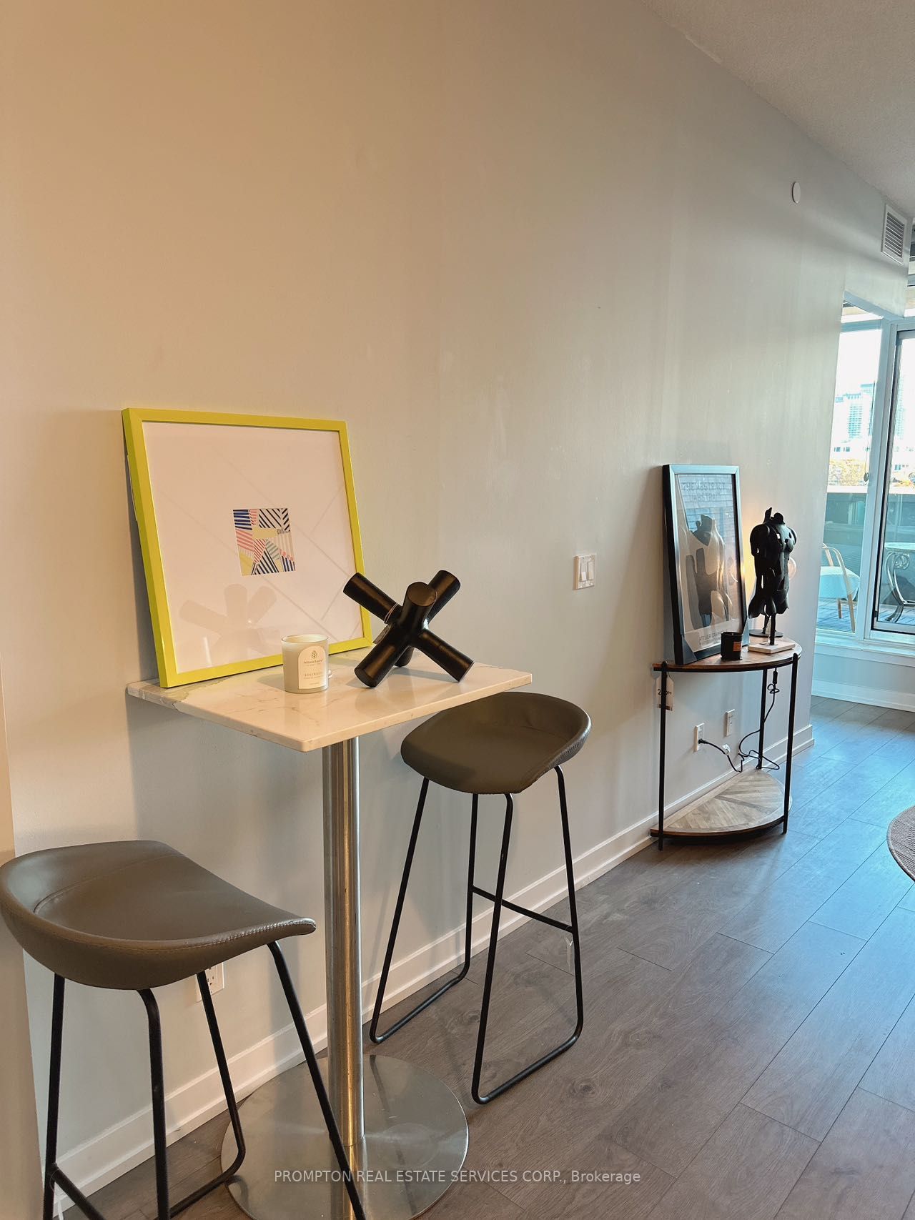 297 College St, #503