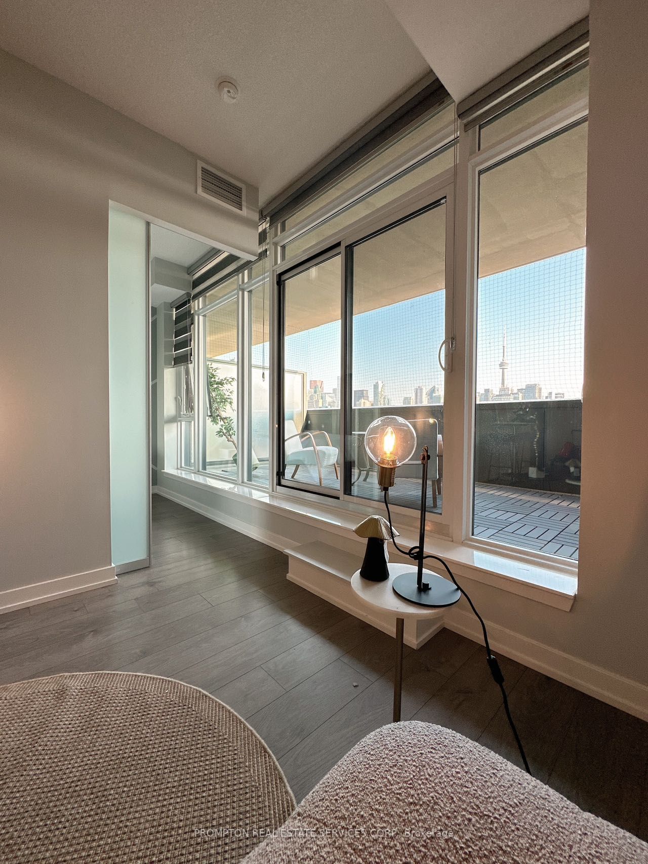 297 College St, #503