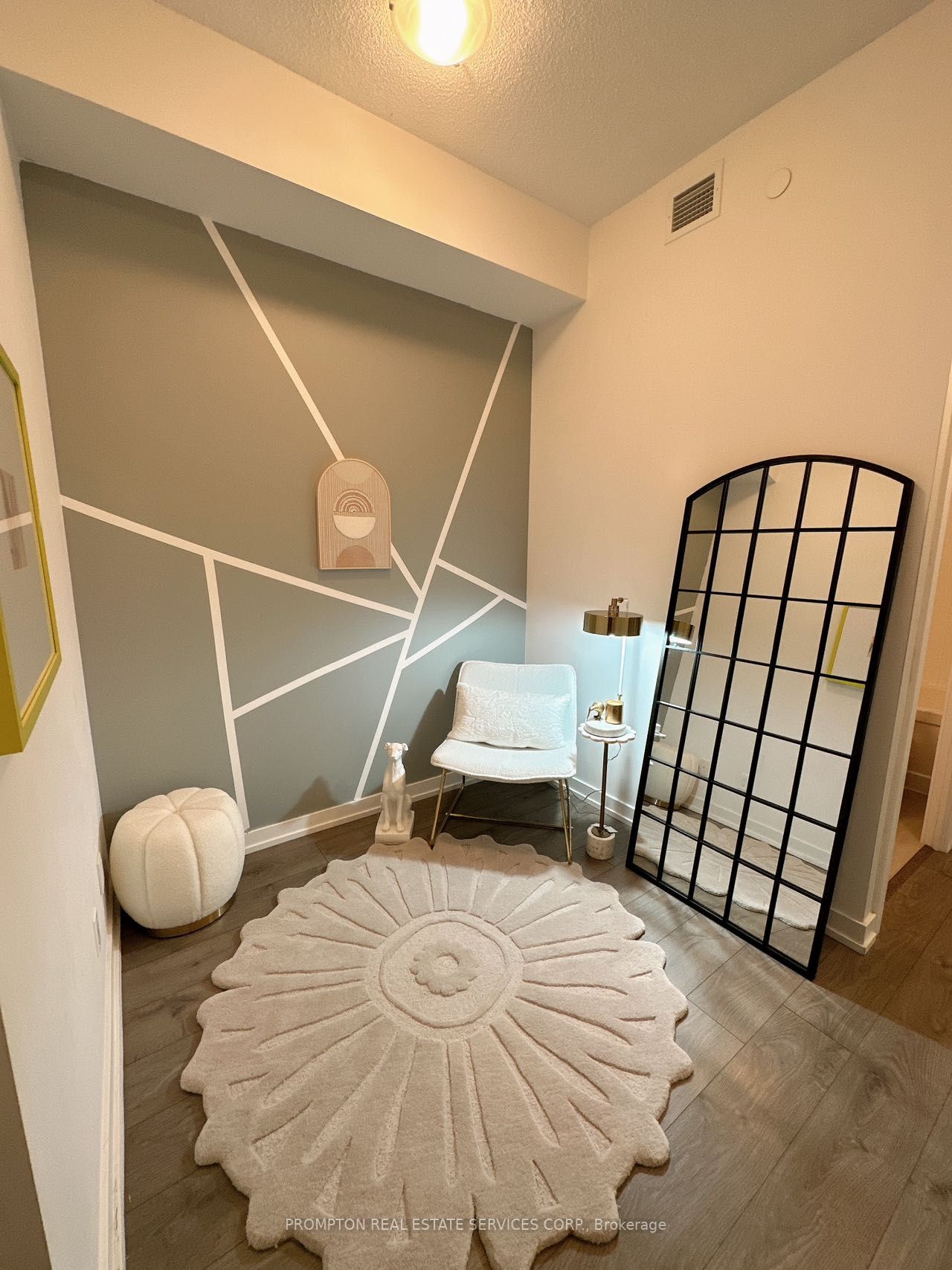 297 College St, #503